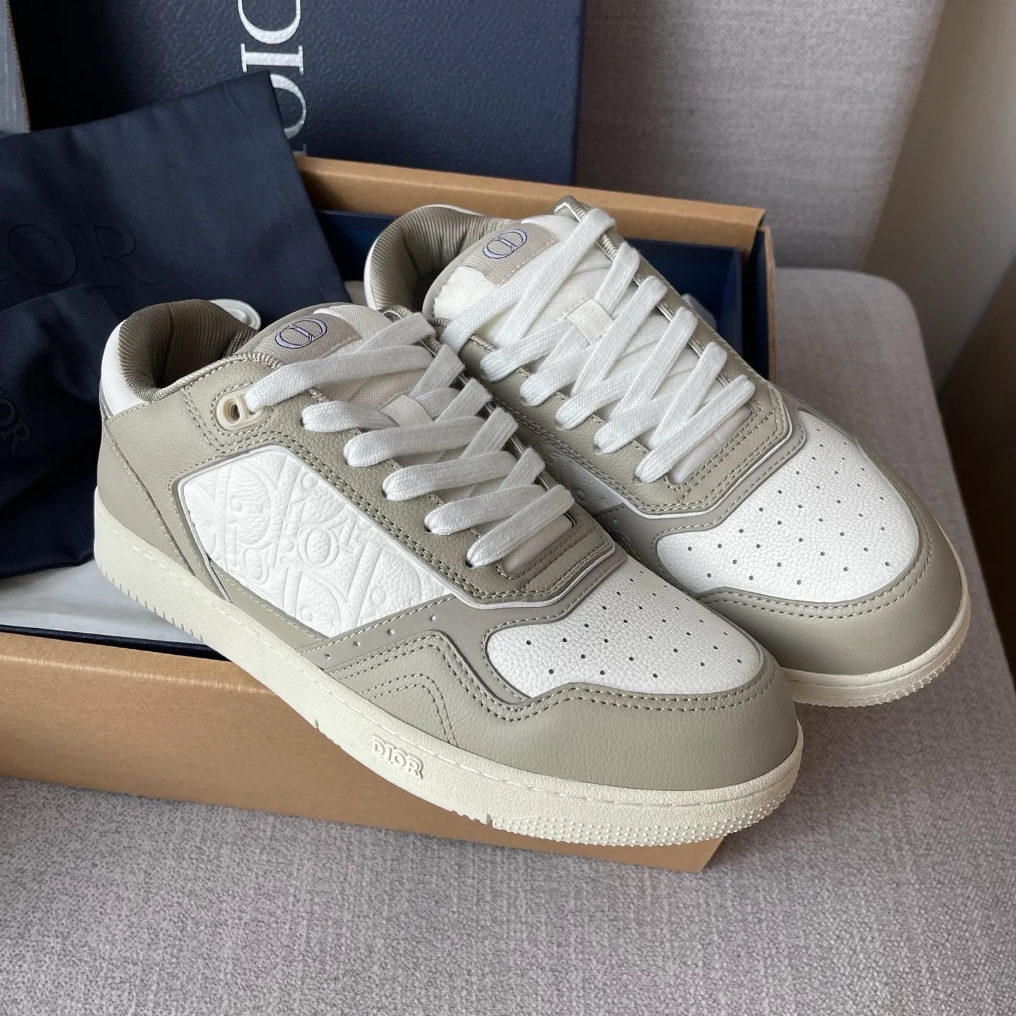 Dior B27 Uptown Low Top Grained Leather Sneaker (Beige/White) — 圖 3