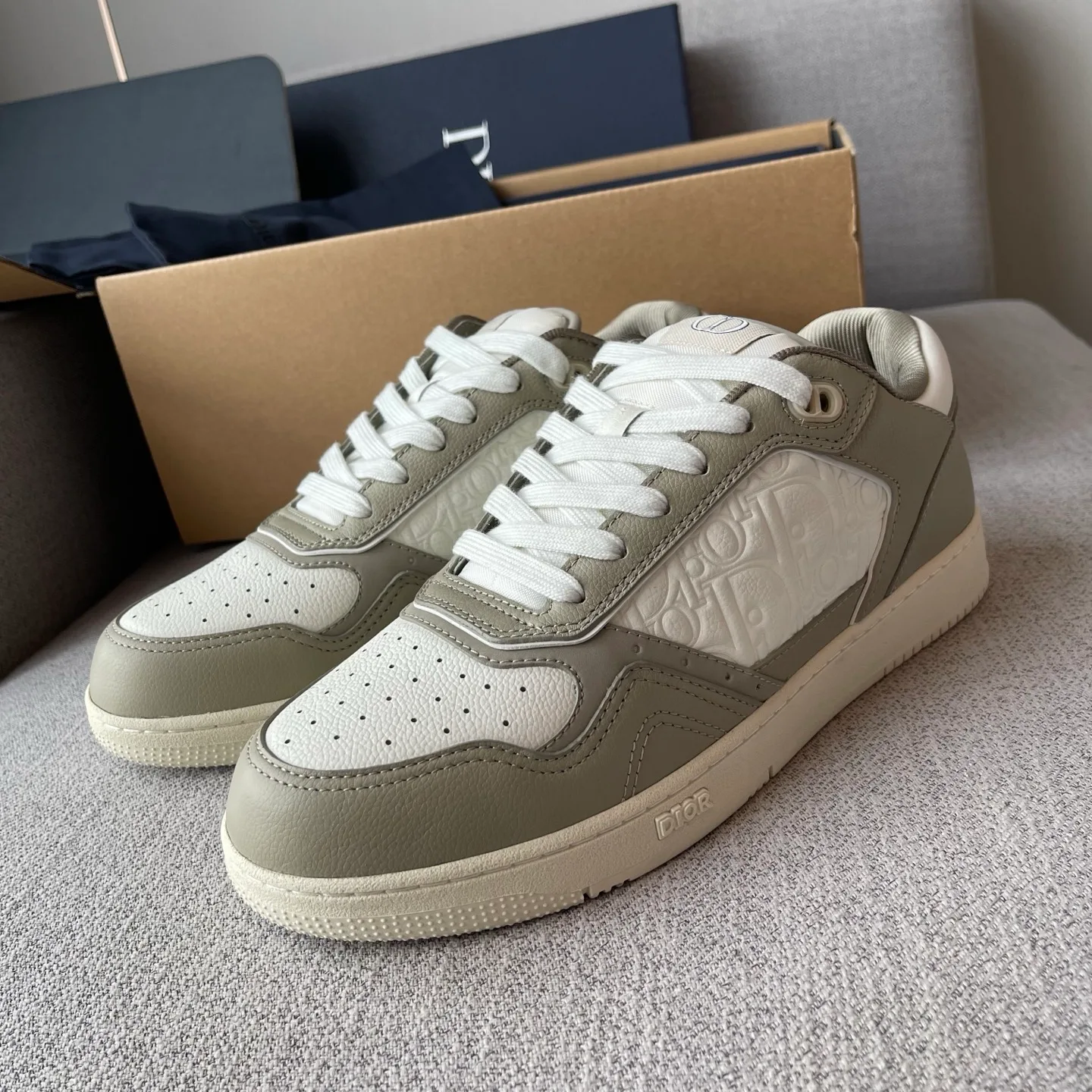 Dior B27 Uptown Low Top Grained Leather Sneaker (Beige/White) — 圖 4