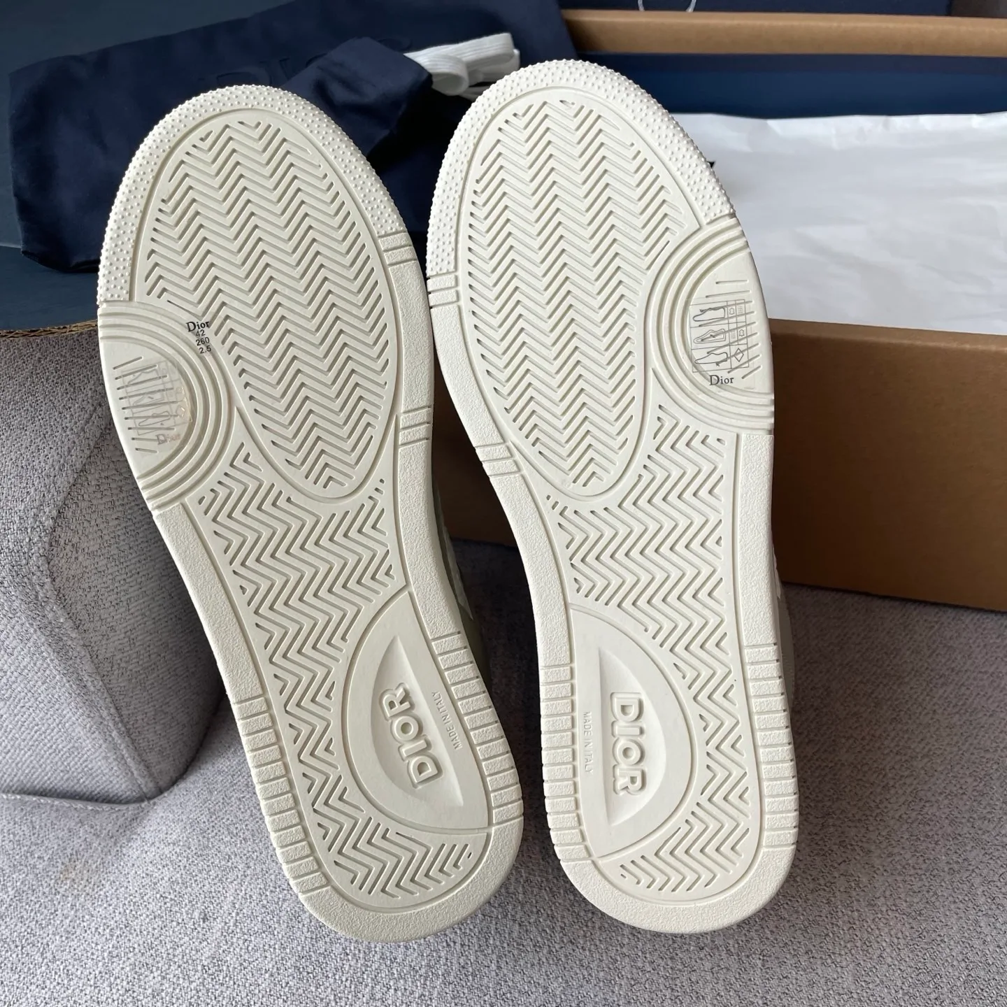 Dior B27 Uptown Low Top Grained Leather Sneaker (Beige/White) — 圖 9