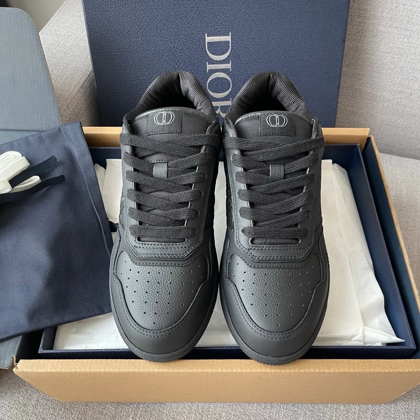 Dior B27 Uptown Low Top Grained Leather Sneaker (Black/Black) — 보기 2