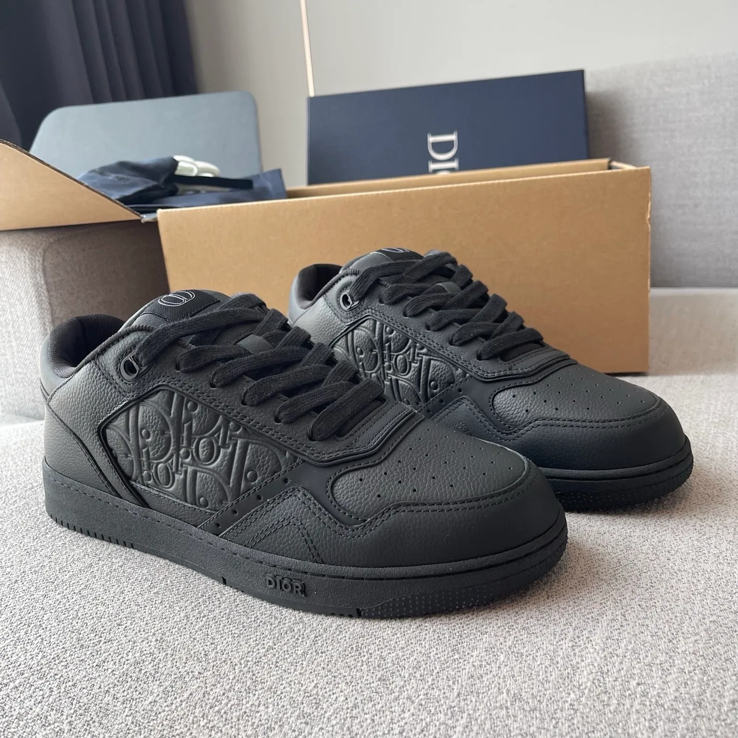 Dior B27 Uptown Low Top Grained Leather Sneaker (Black/Black) — 보기 3