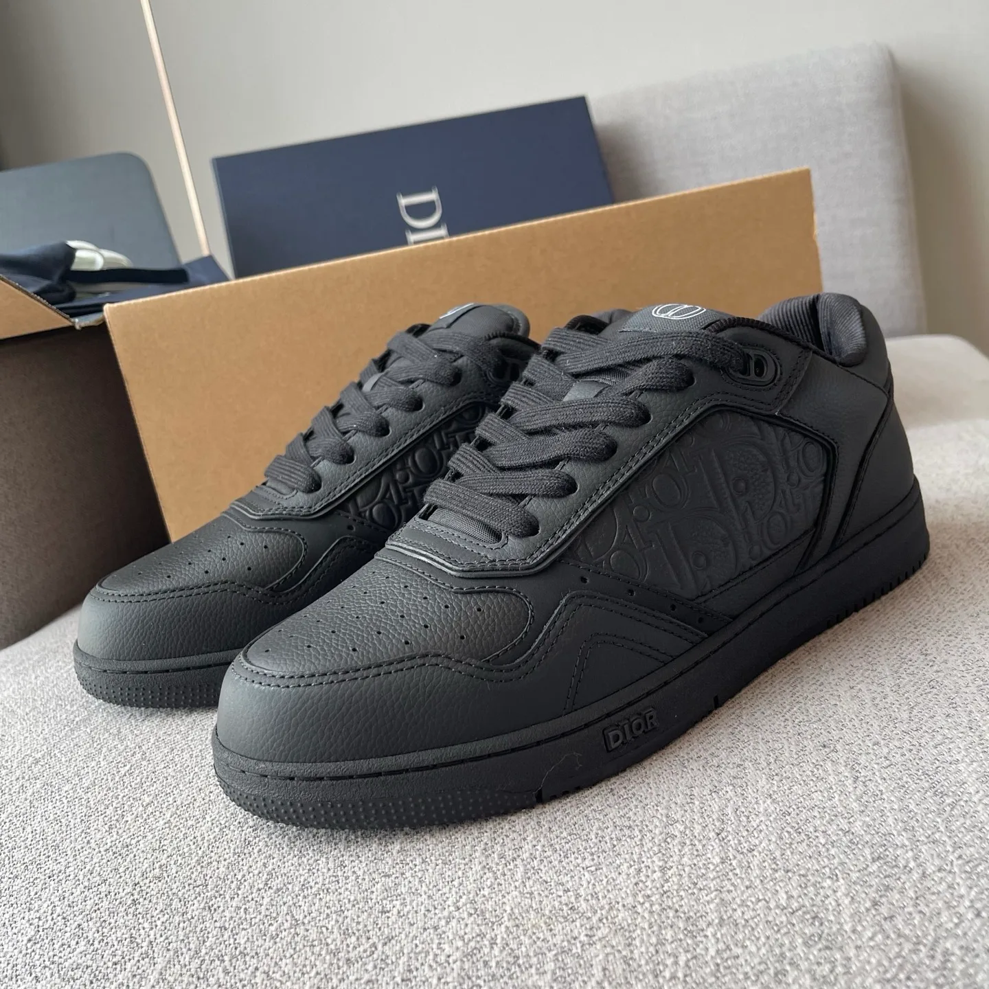 Dior B27 Uptown Low Top Grained Leather Sneaker (Black/Black) — 보기 4