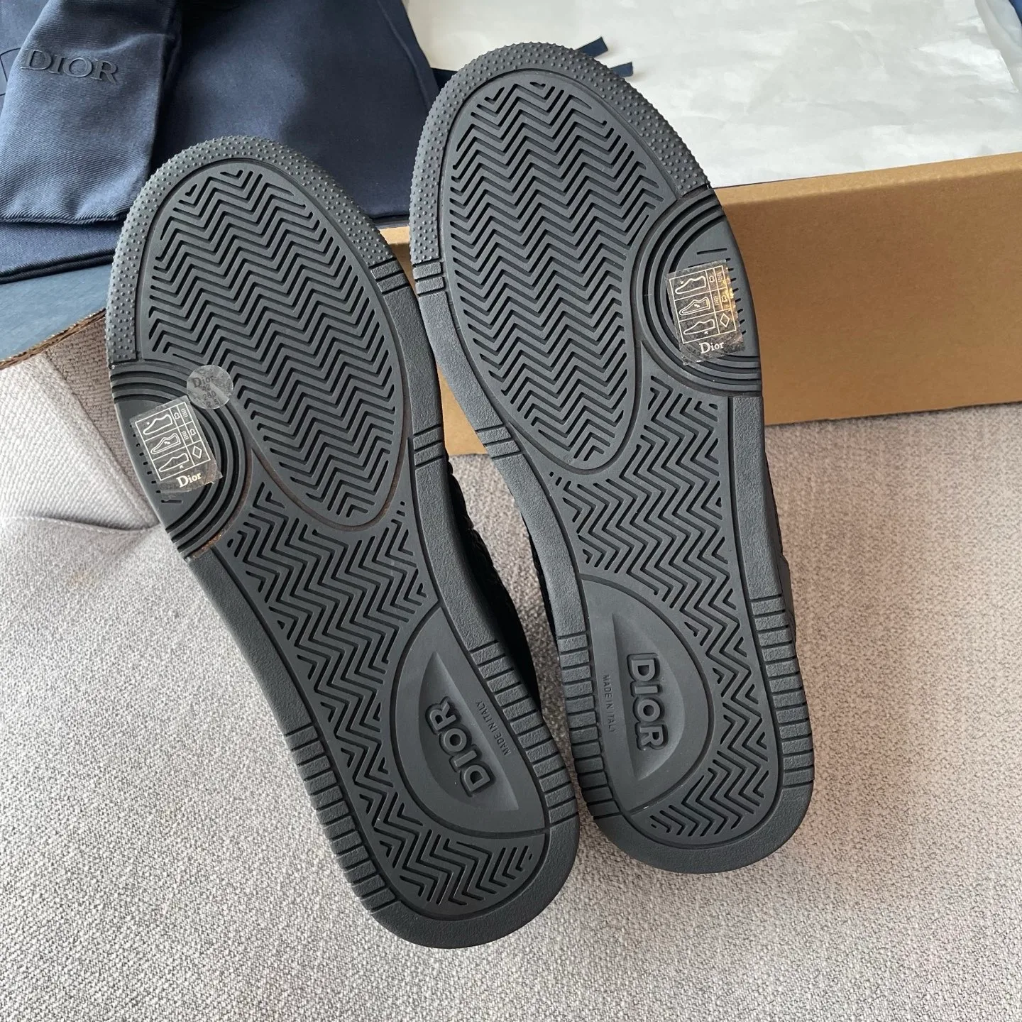 Dior B27 Uptown Low Top Grained Leather Sneaker (Black/Black) — 보기 9