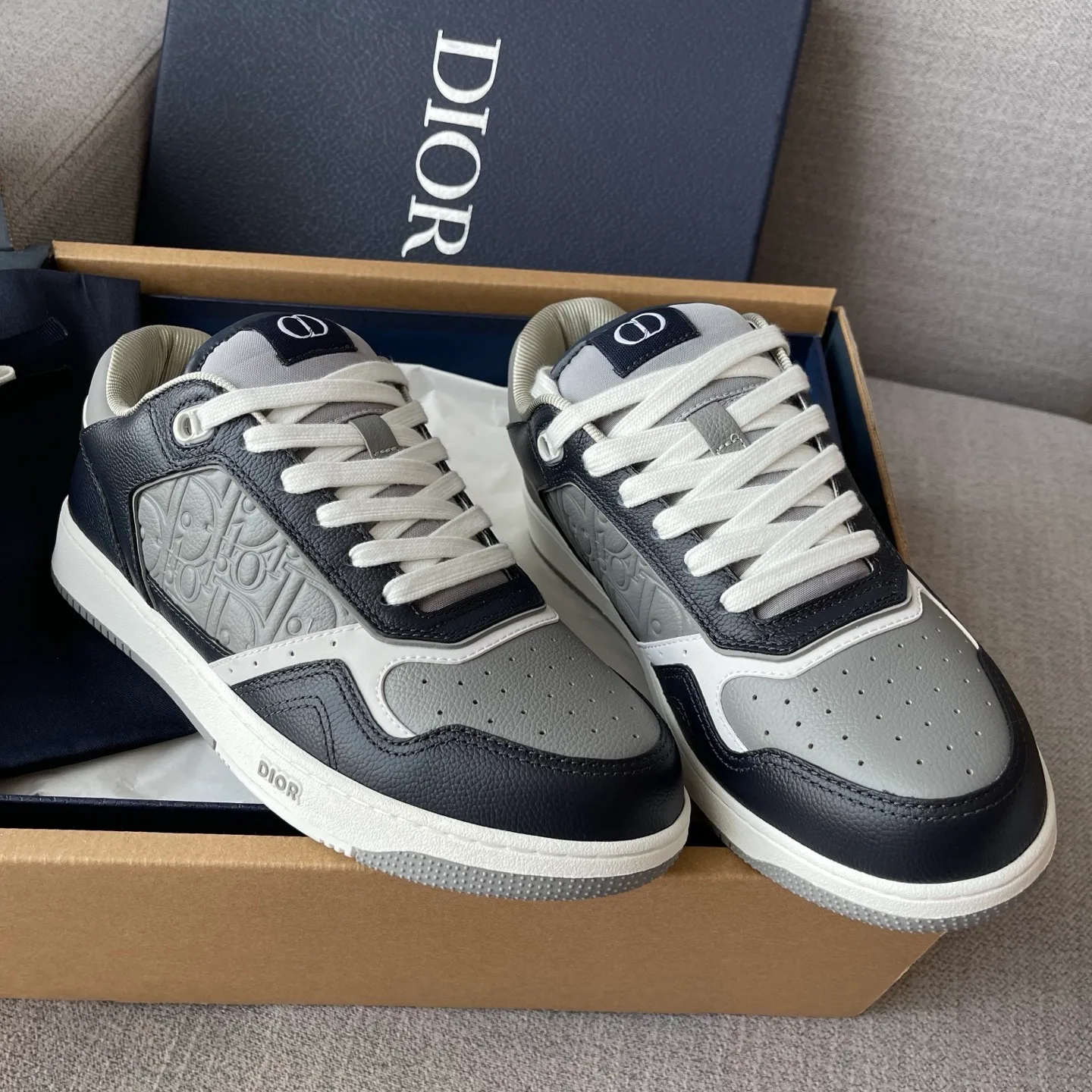 Dior B27 Uptown Low Top Grained Leather Sneaker (Navy/Grey) — ビュー 5
