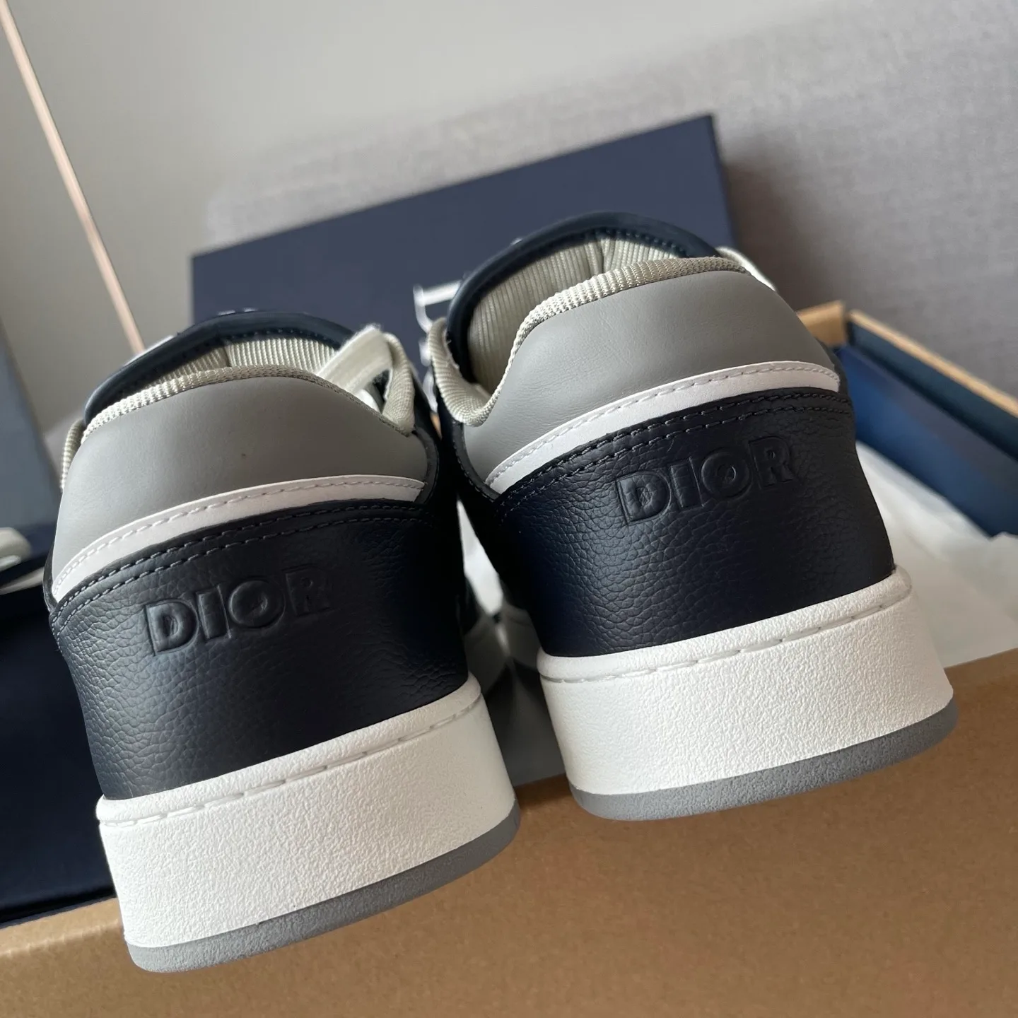 Dior B27 Uptown Low Top Grained Leather Sneaker (Navy/Grey) — ビュー 8