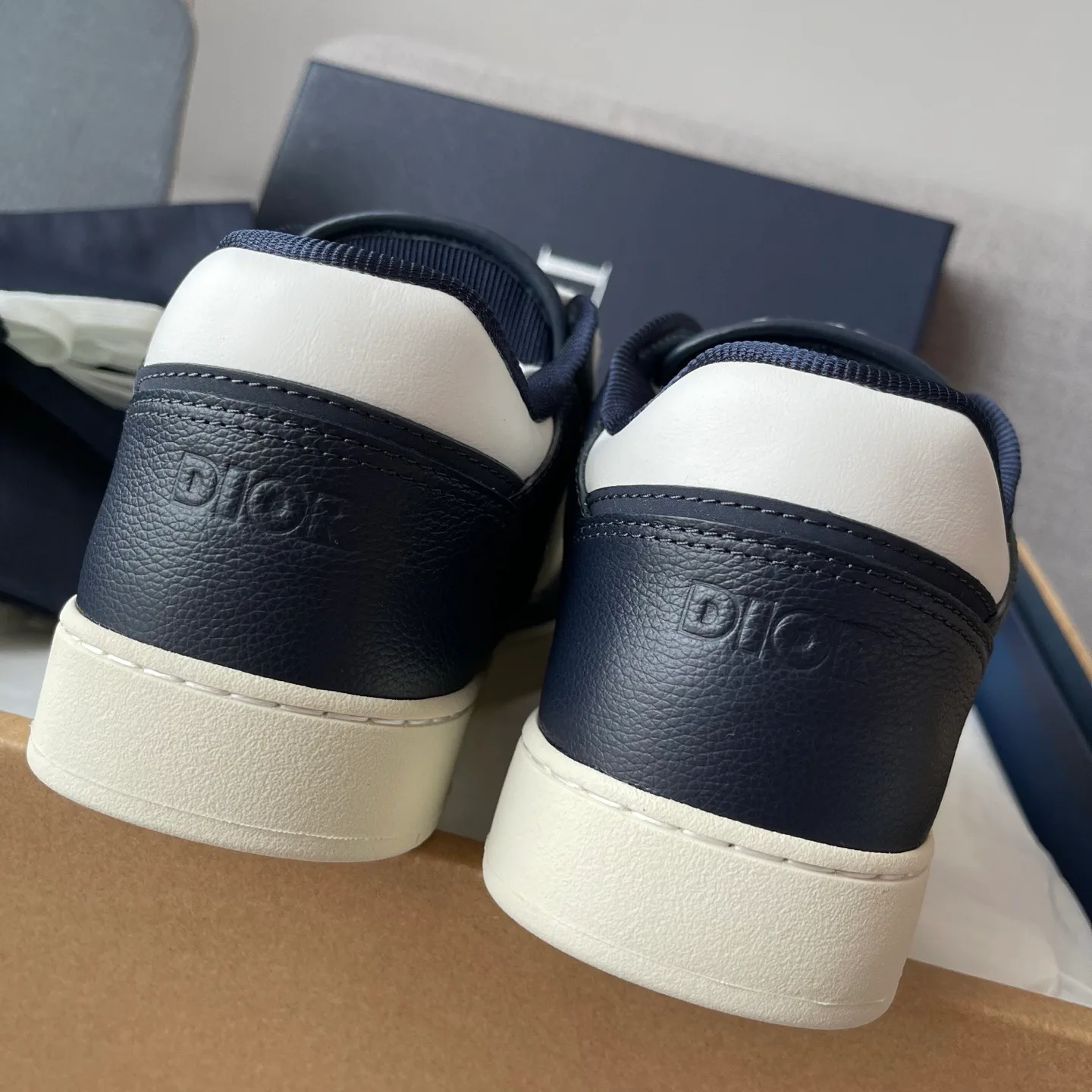 Dior B27 Uptown Low Top Grained Leather Sneaker (Navy/White) — ビュー 8