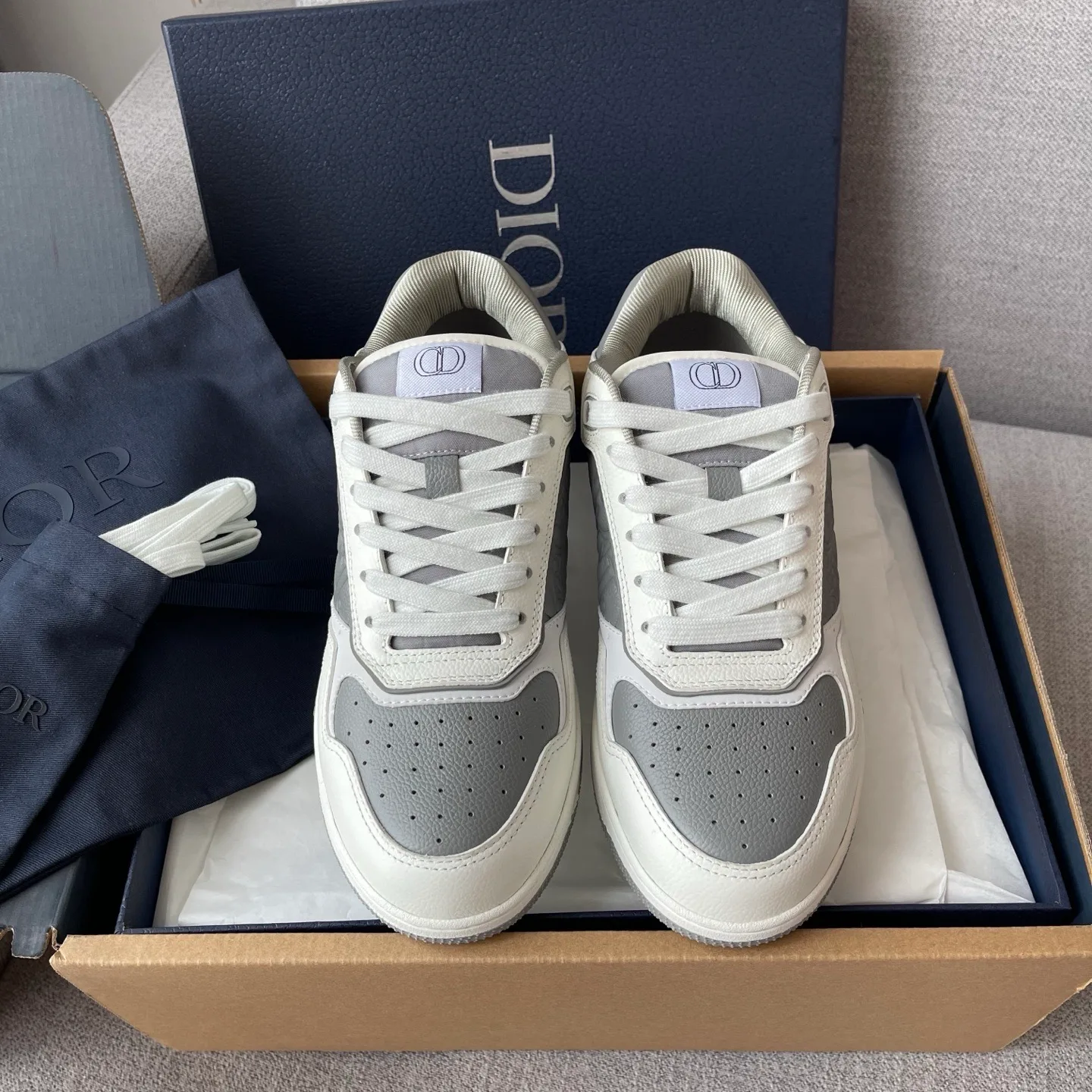 Dior B27 Uptown Low Top Grained Leather Sneaker (White/Grey) — 보기 2