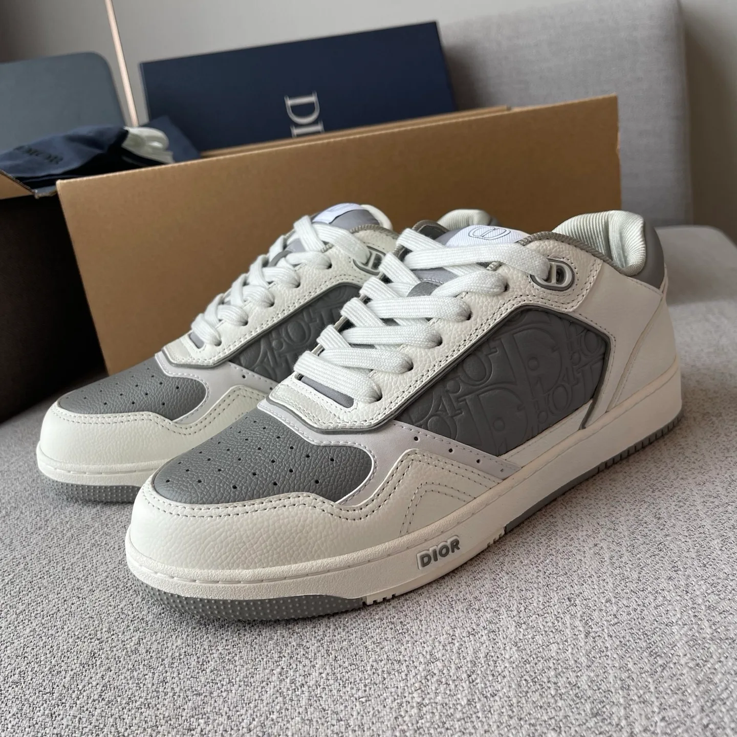 Dior B27 Uptown Low Top Grained Leather Sneaker (White/Grey) — 보기 4
