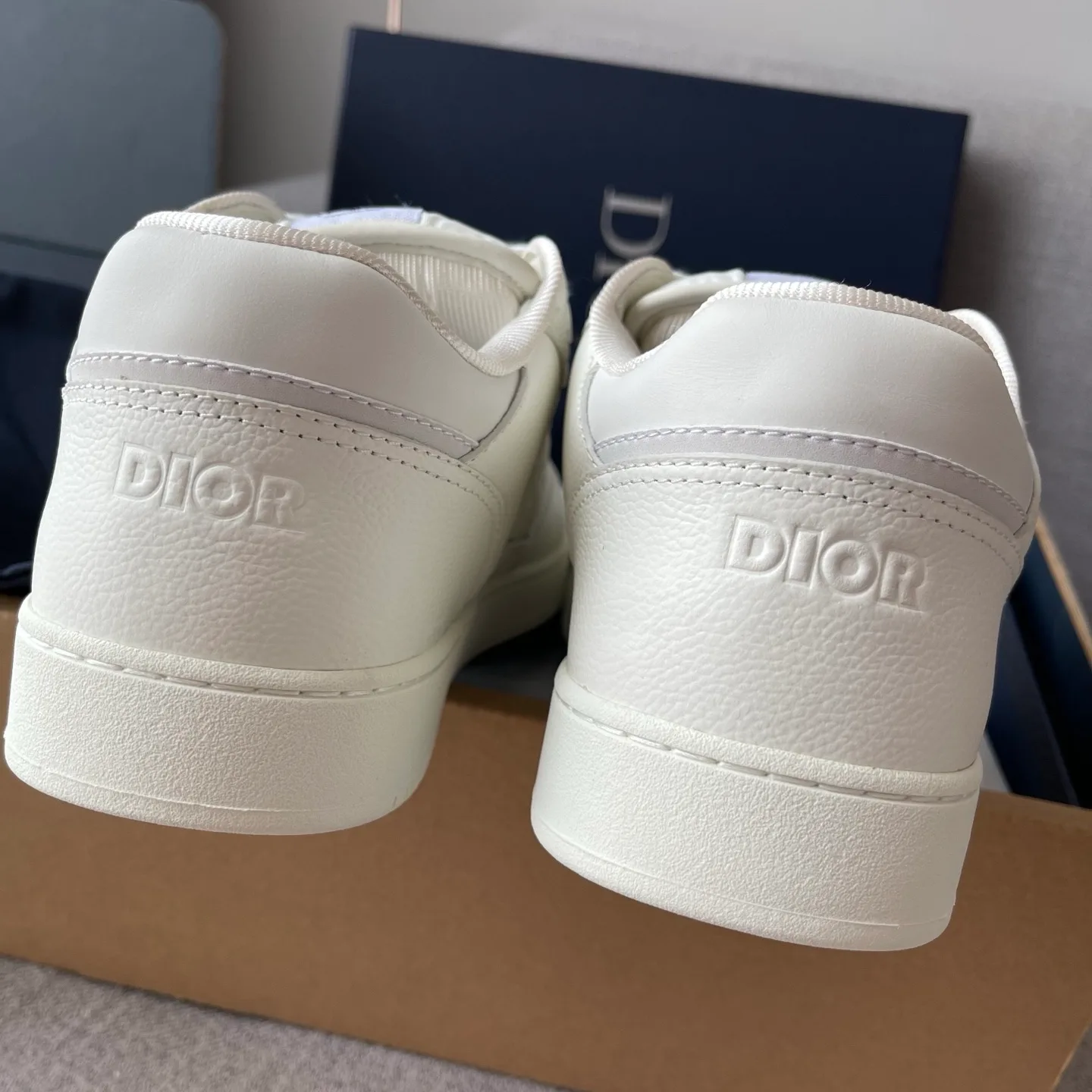 Dior B27 Uptown Low Top Grained Leather Sneaker (White/White) — ビュー 8
