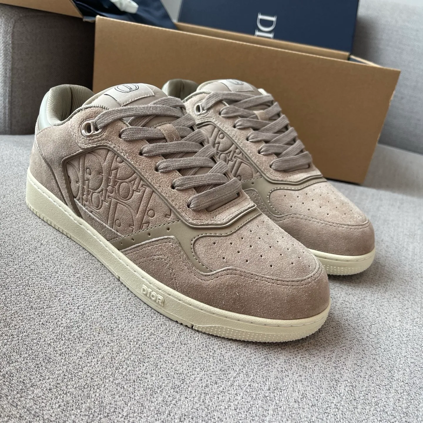 Dior B27 Uptown Low Top Grained Suede Sneaker (Khaki/Khaki) — 보기 3