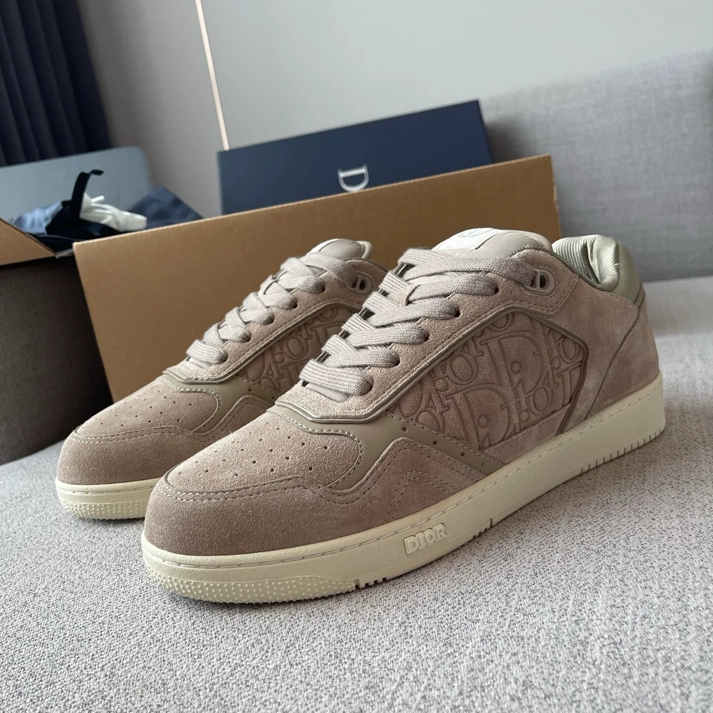 Dior B27 Uptown Low Top Grained Suede Sneaker (Khaki/Khaki) — 보기 4