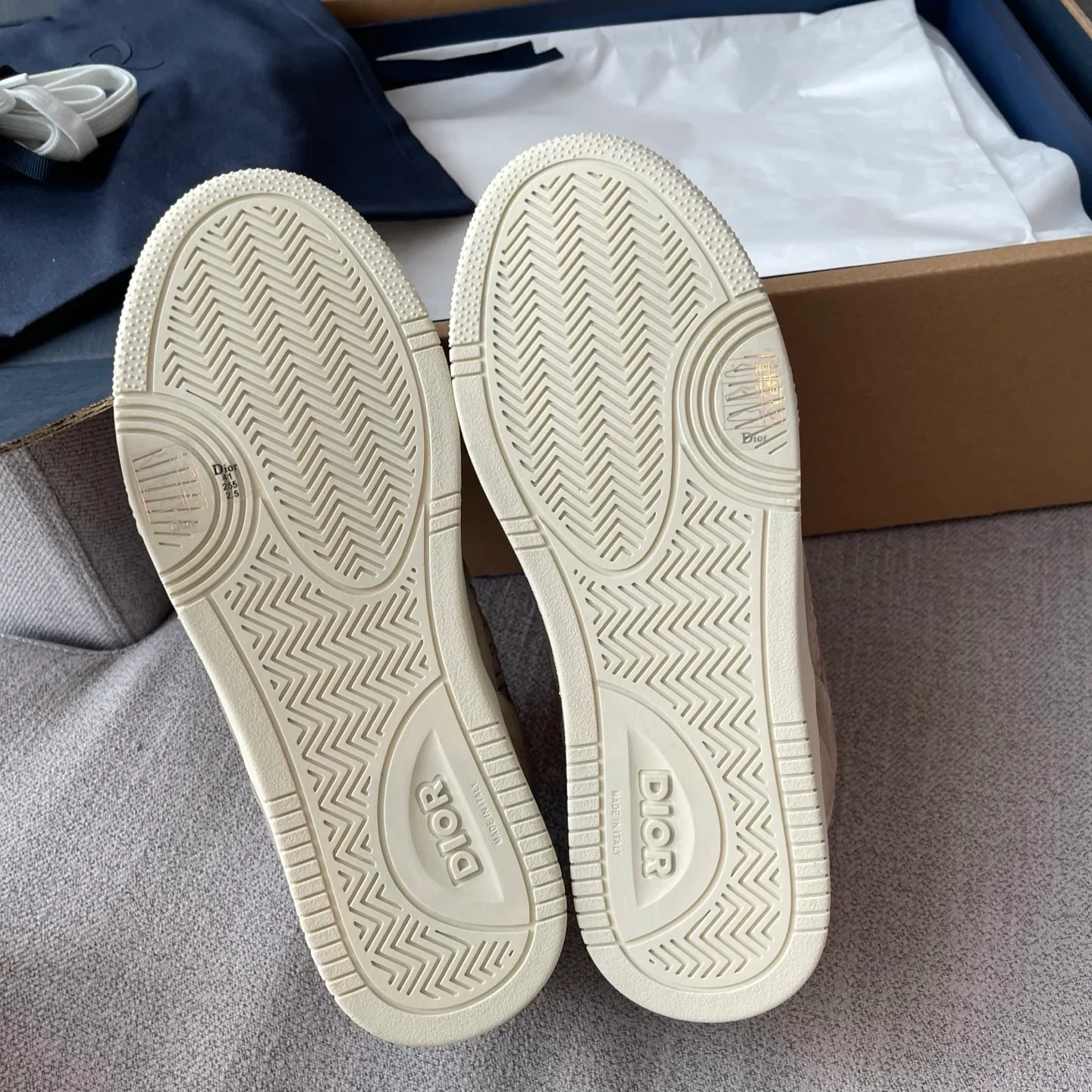 Dior B27 Uptown Low Top Grained Suede Sneaker (Khaki/Khaki) — 보기 9