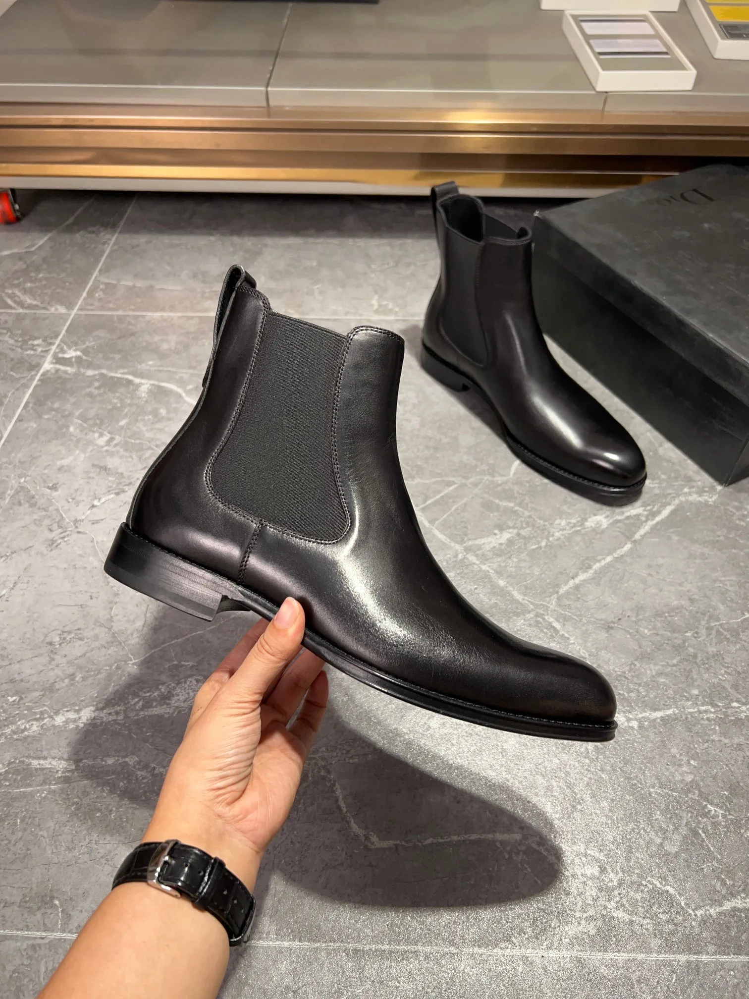 Dior Chelsea Boots (Black) — ビュー 2