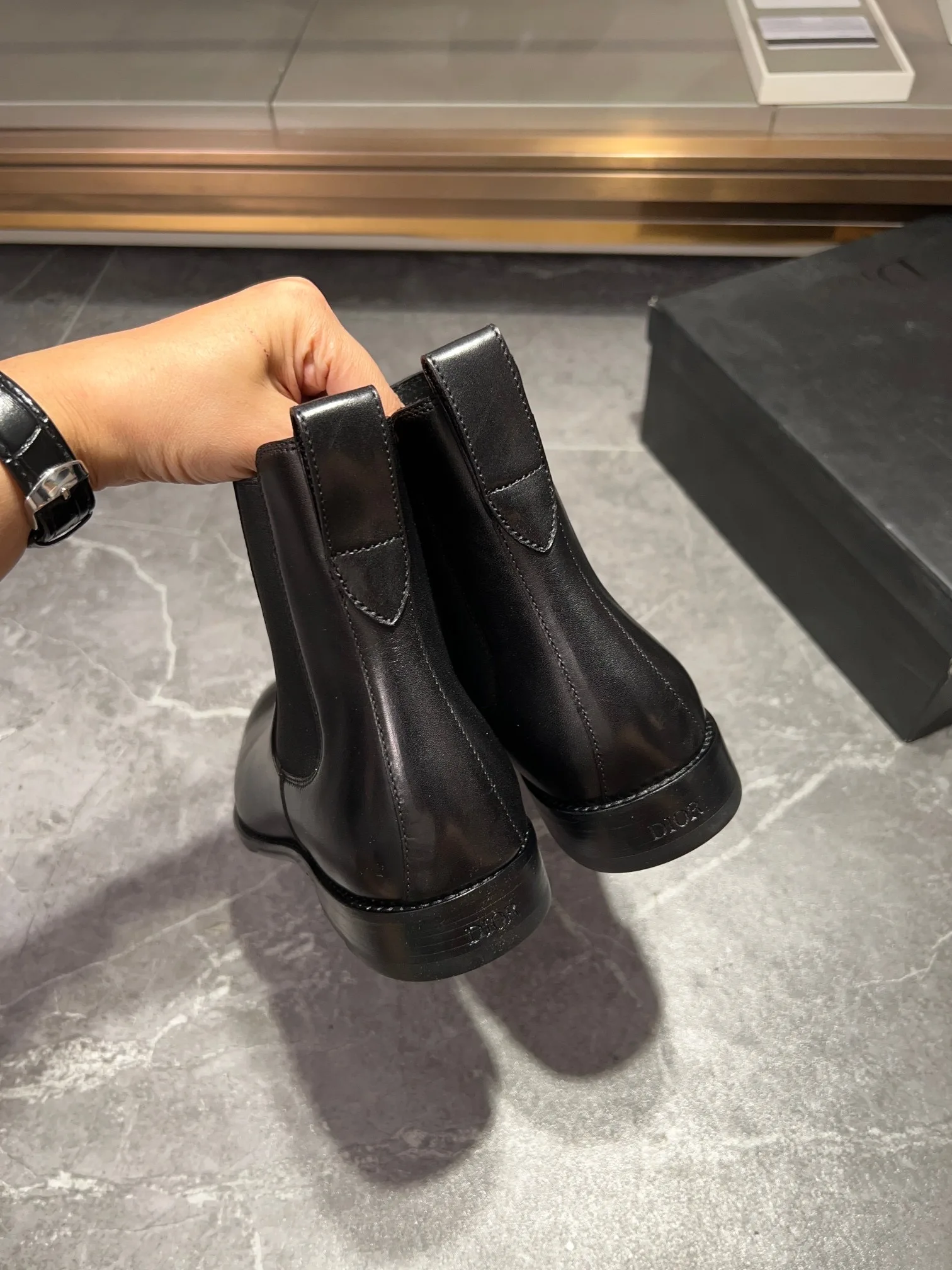 Dior Chelsea Boots (Black) — ビュー 3