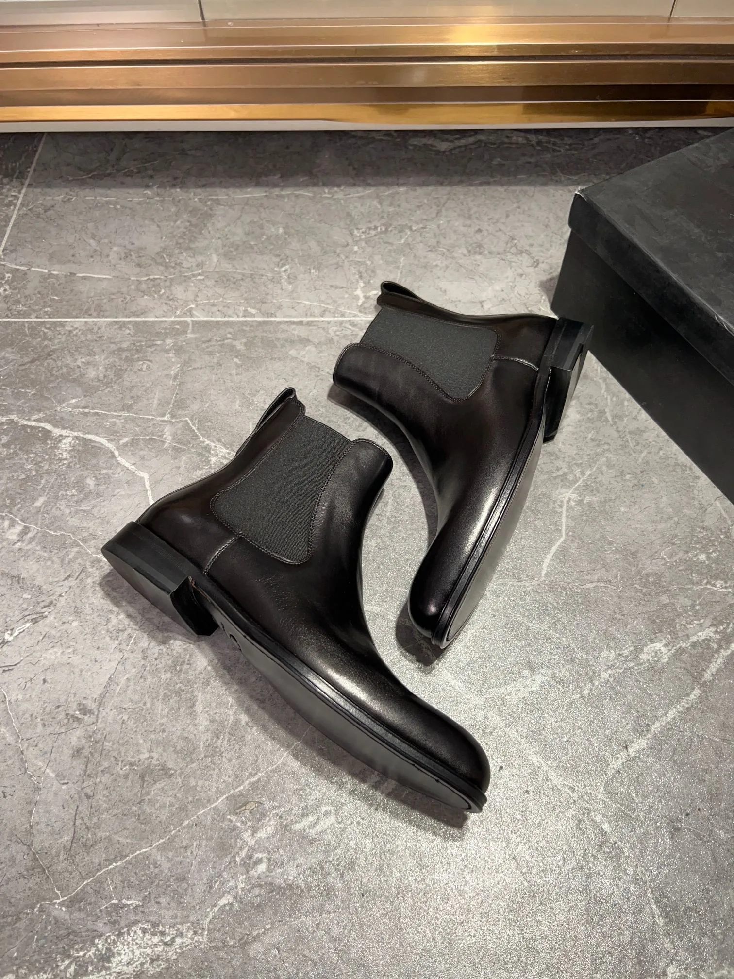 Dior Chelsea Boots (Black) — ビュー 8