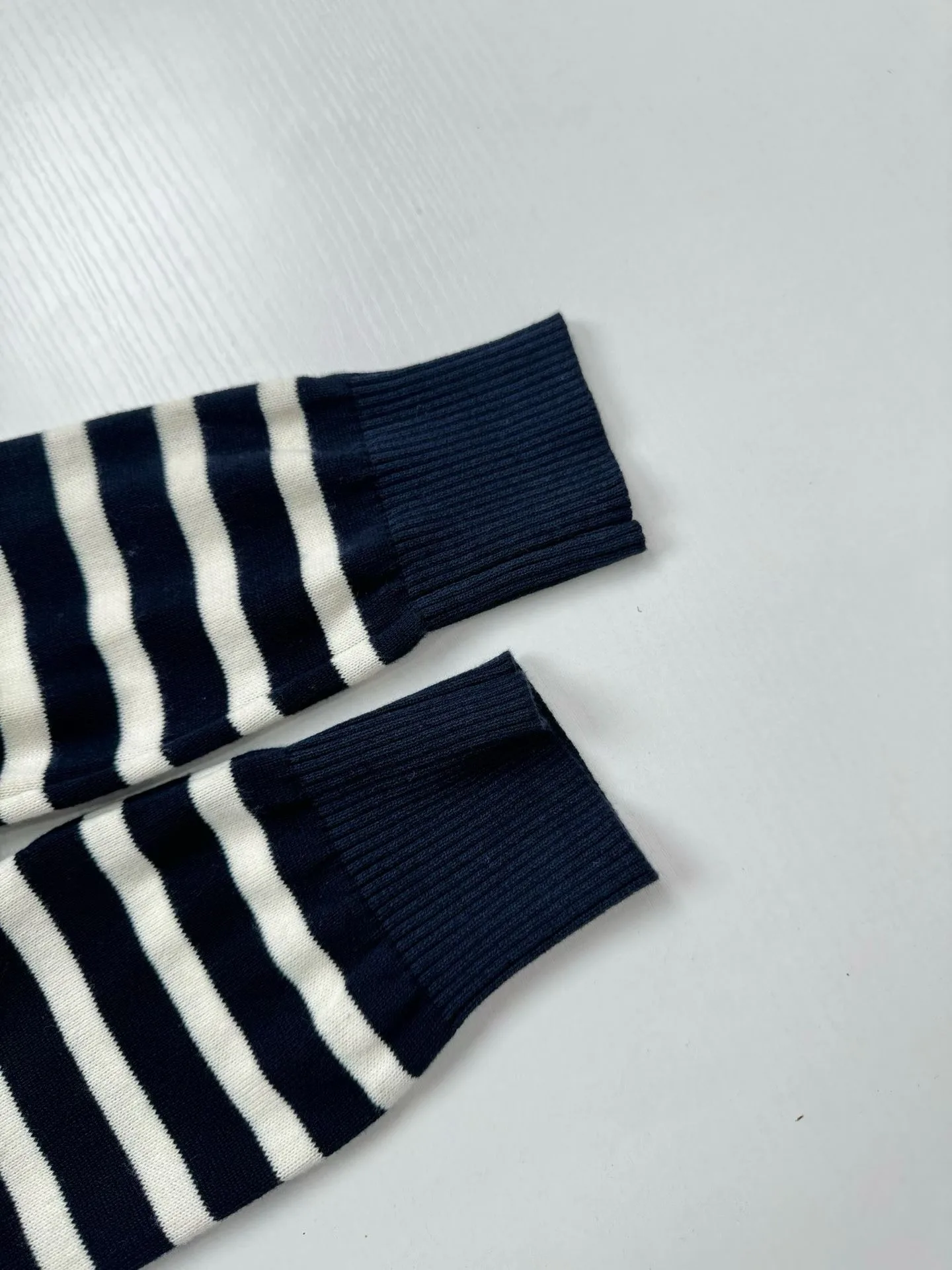 Striped Sweater (Navy/White) — 보기 5