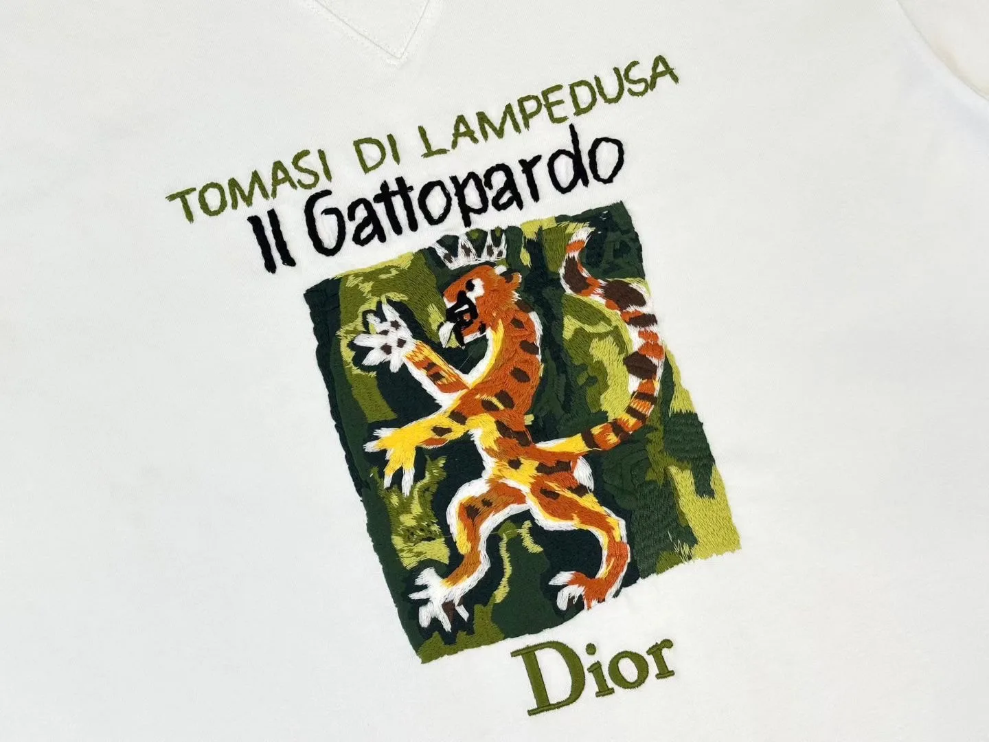 T-Shirt with Book Cover (Il Gattorpardo) Embroidery and Print, Relaxed Fit — 圖 2