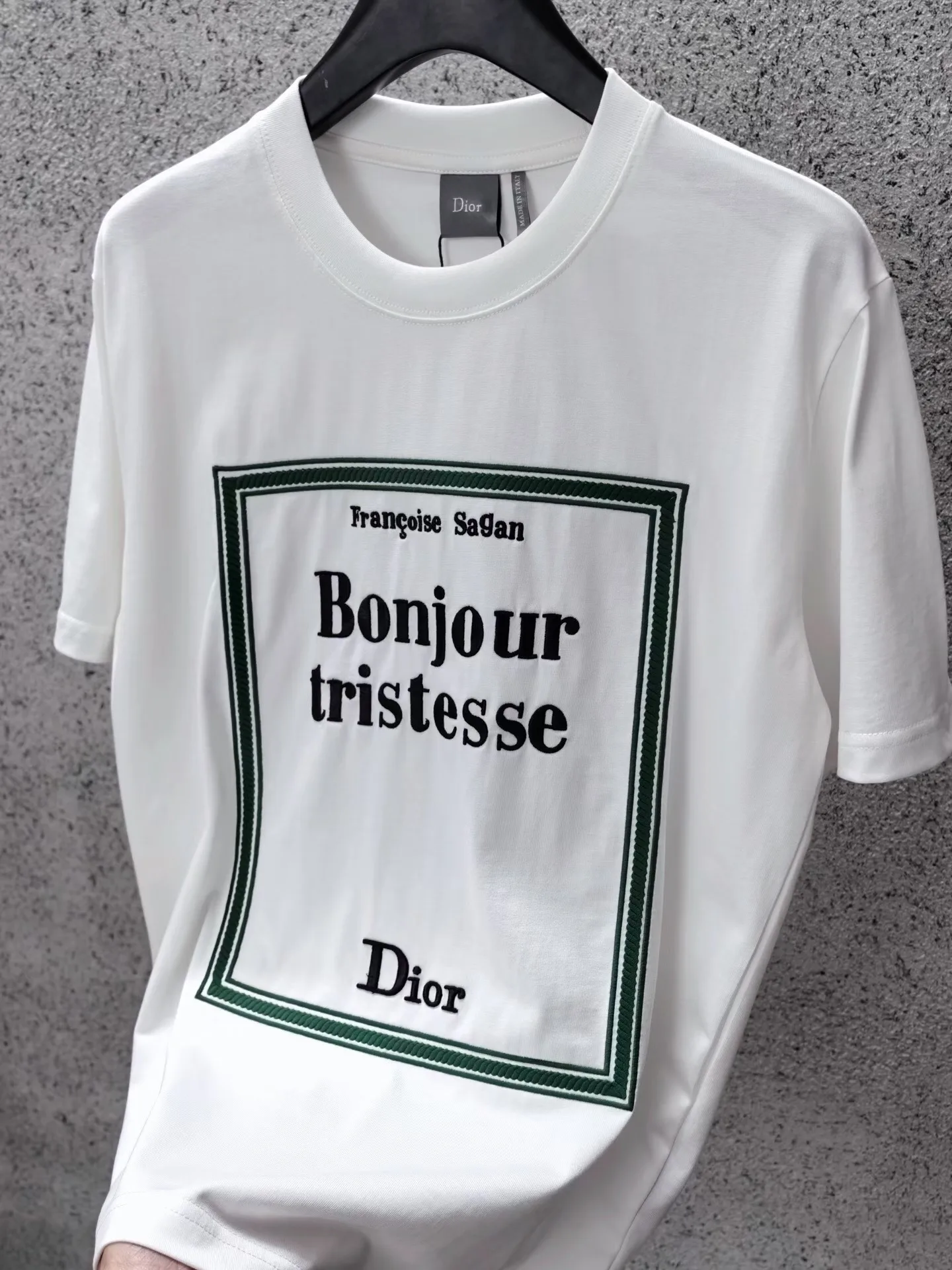 T-Shirt with Book Cover Embroidery (Bonjour Tristesse), Relaxed Fit — ビュー 2