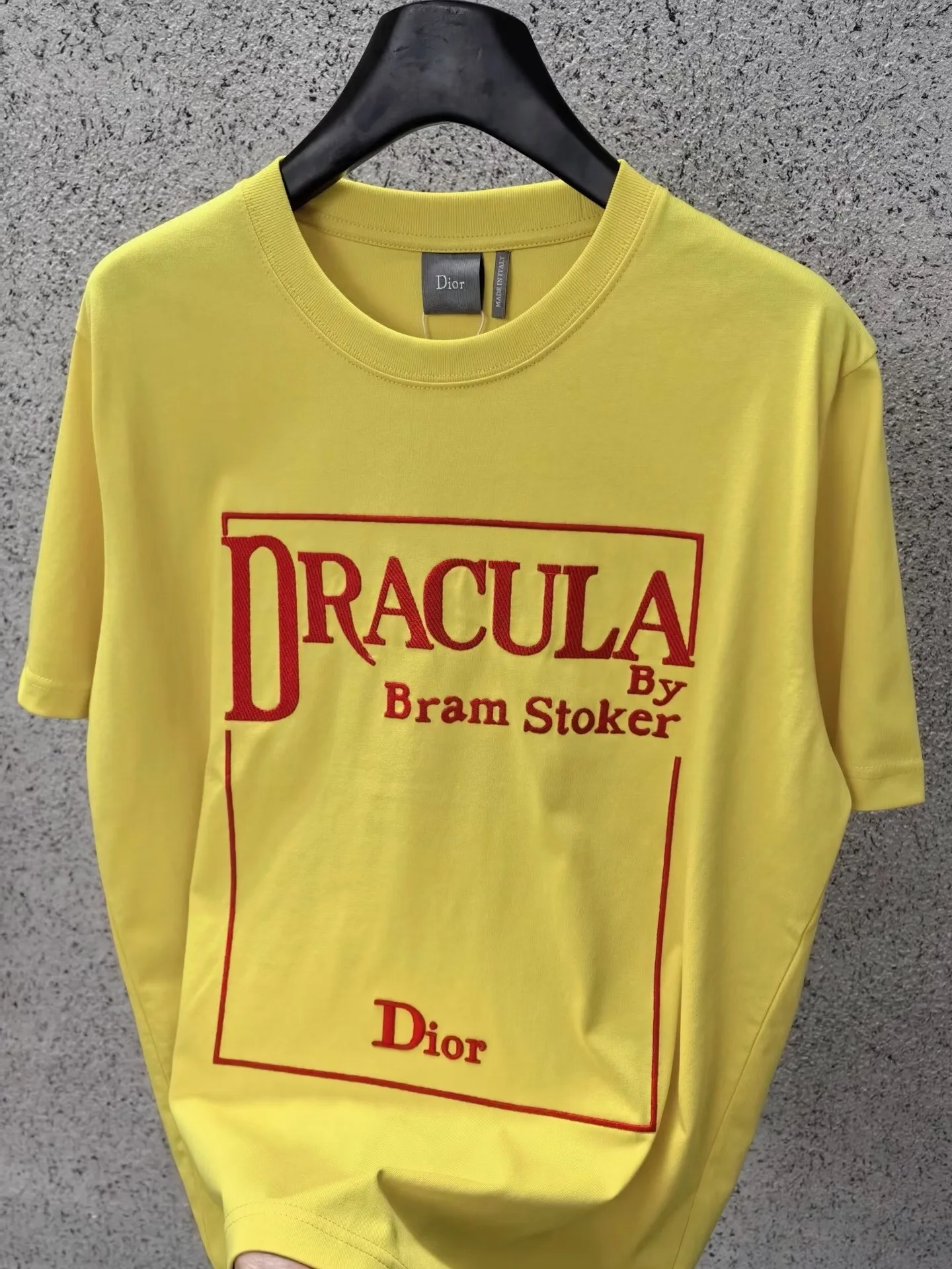 T-Shirt with Book Cover Embroidery (Dracula), Relaxed Fit — 보기 3