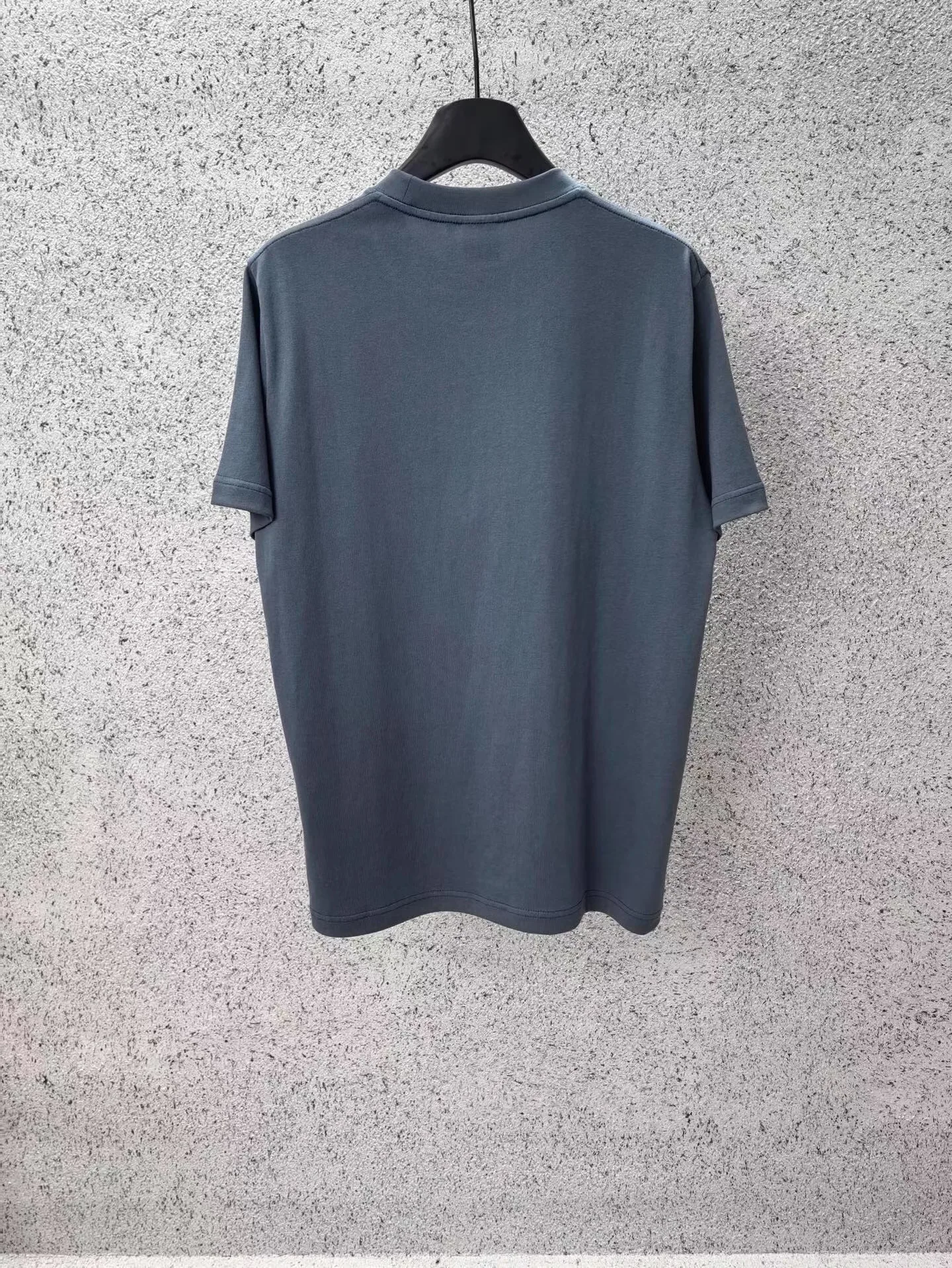 T-Shirt with Book Cover Embroidery (Les Fleurs Du Mal), Relaxed Fit — ビュー 2