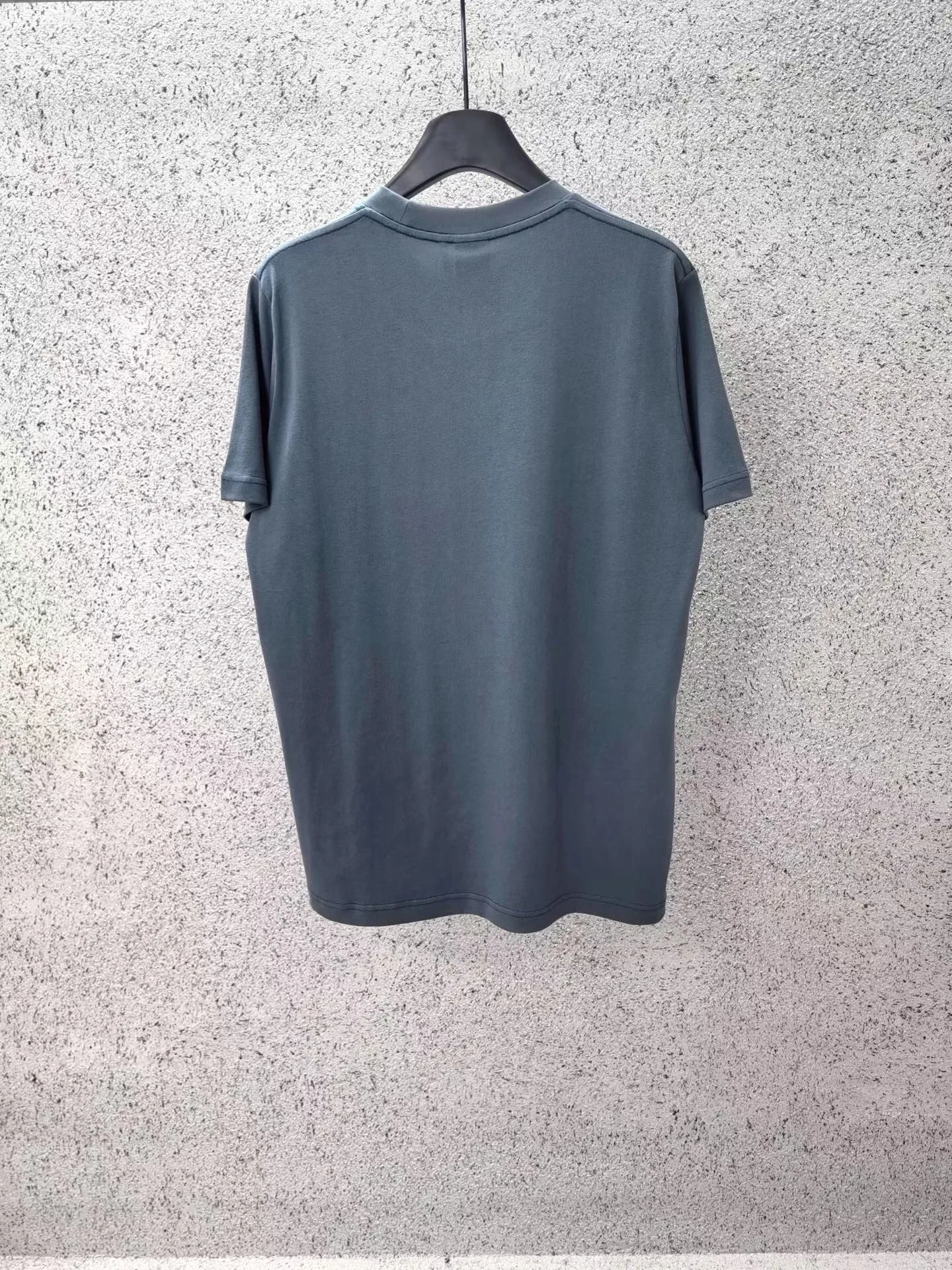 T-Shirt with Book Cover Embroidery (Ulysses), Relaxed Fit — ビュー 3