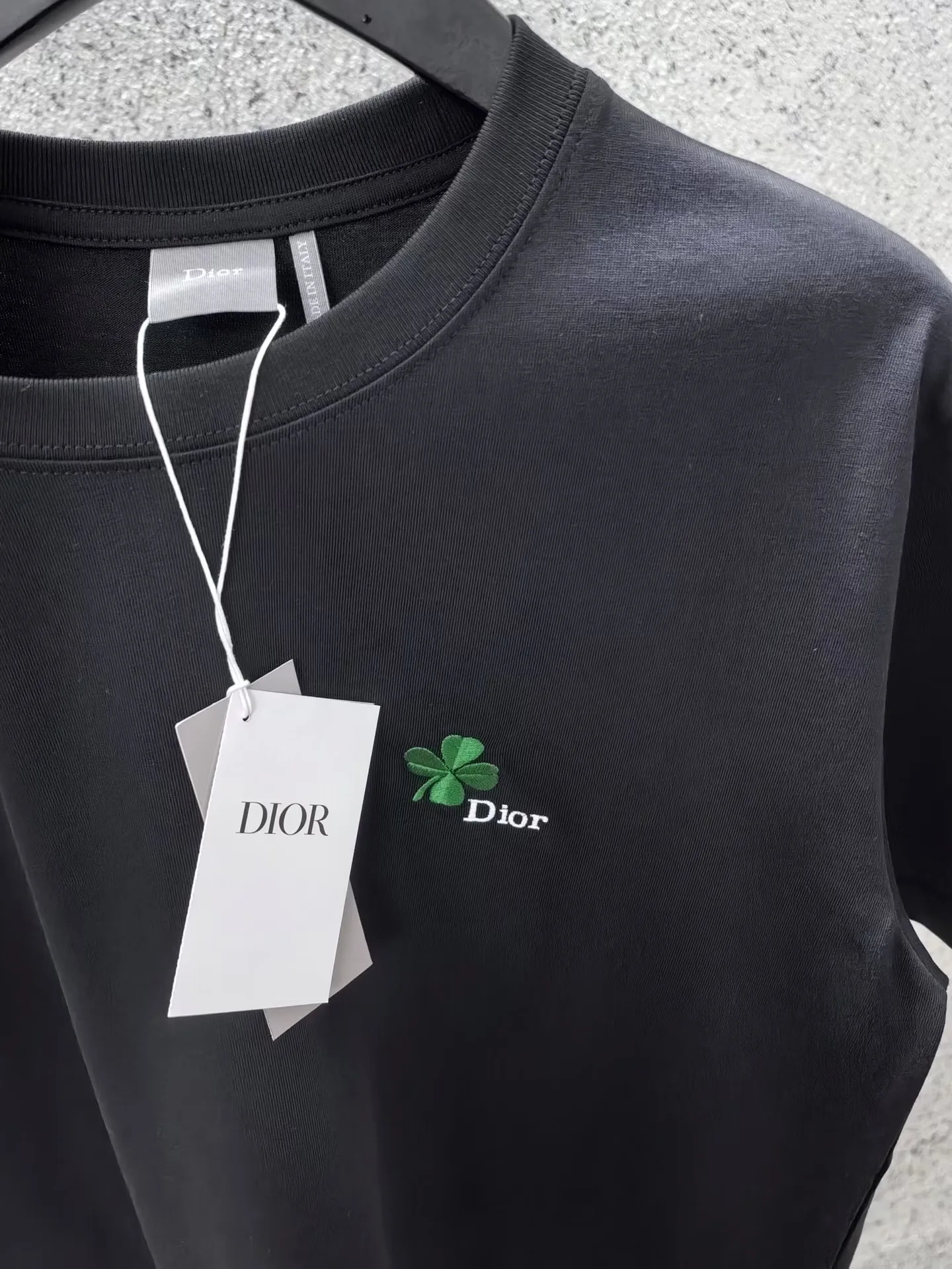 T-Shirt with Dior Clover Embroidery, Regular Fit (Black) — ビュー 2
