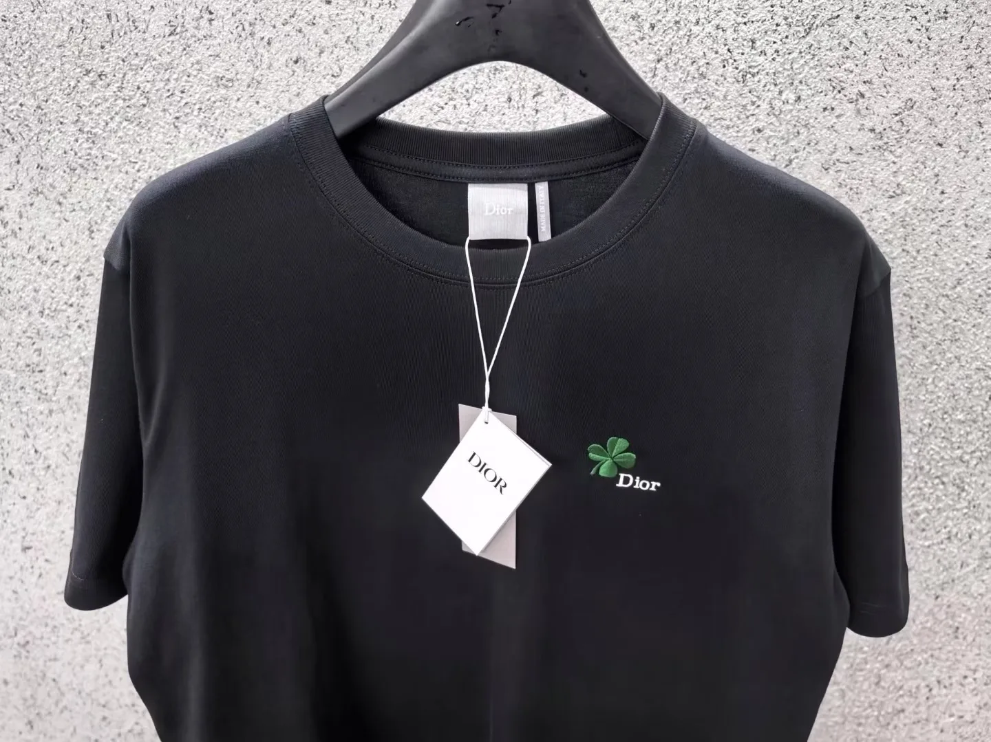 T-Shirt with Dior Clover Embroidery, Regular Fit (Black) — ビュー 4