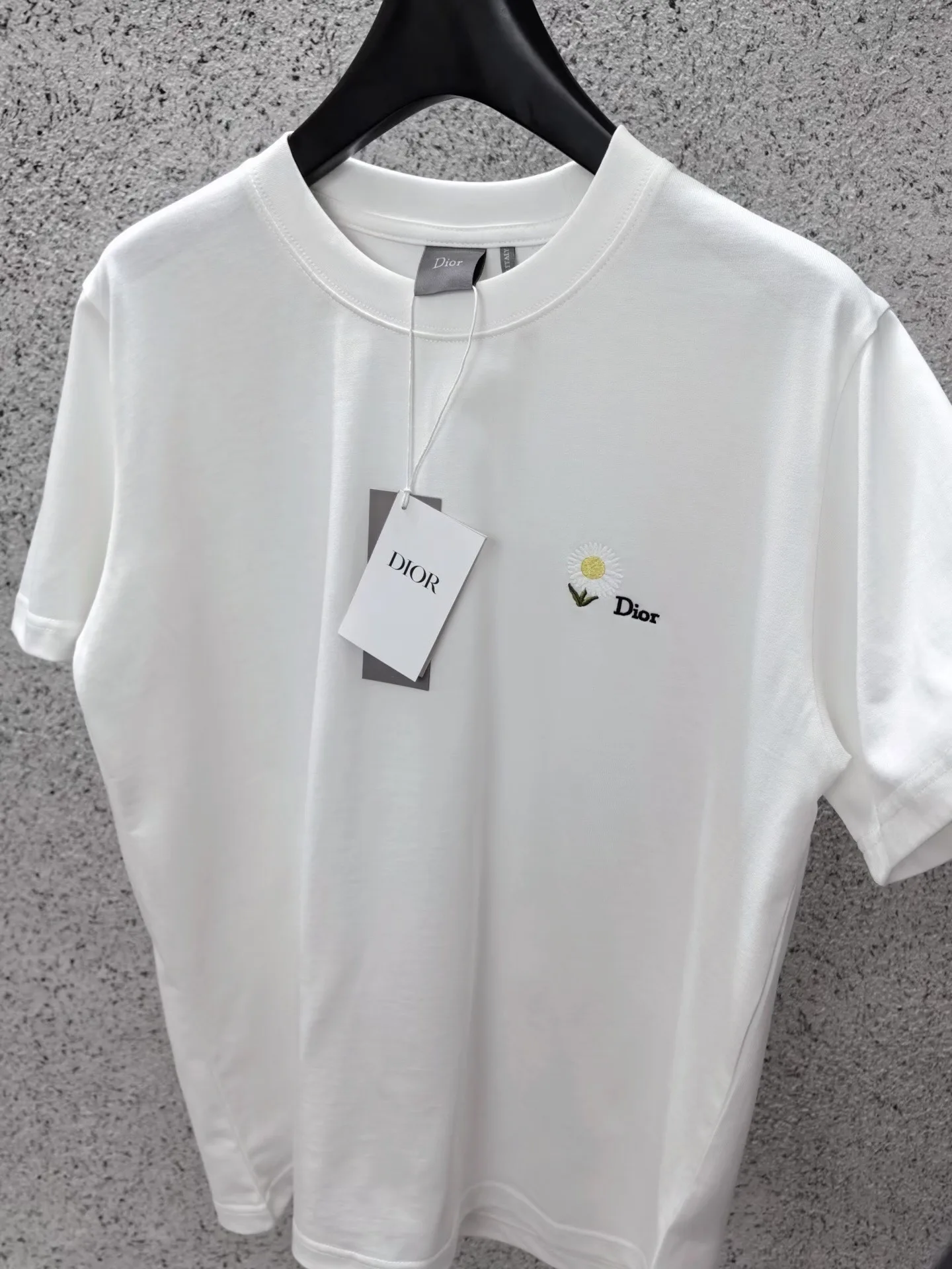 T-Shirt with Dior Clover Embroidery, Regular Fit (White) — 보기 4