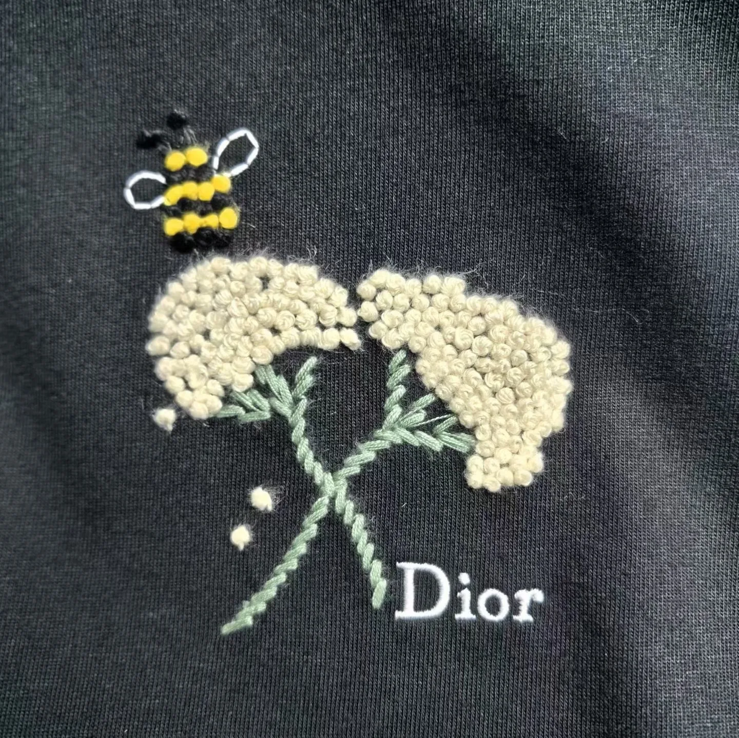 T-Shirt with Dior Flower Bee Embroidery, Relaxed Fit (Black) — 圖 2