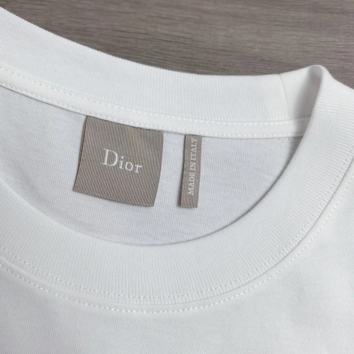 T-Shirt with Dior Flower Bee Embroidery, Relaxed Fit (White) — ビュー 2