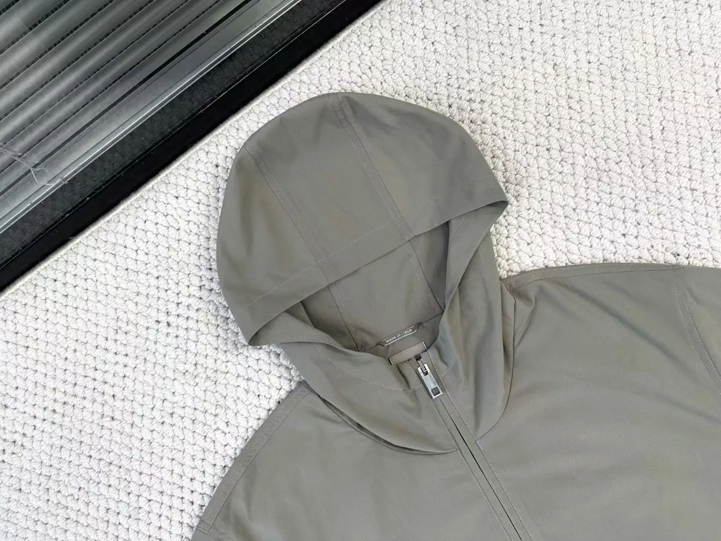 Dior Windbreaker with Dior Montaigne Embroidery (Grey) — ビュー 3