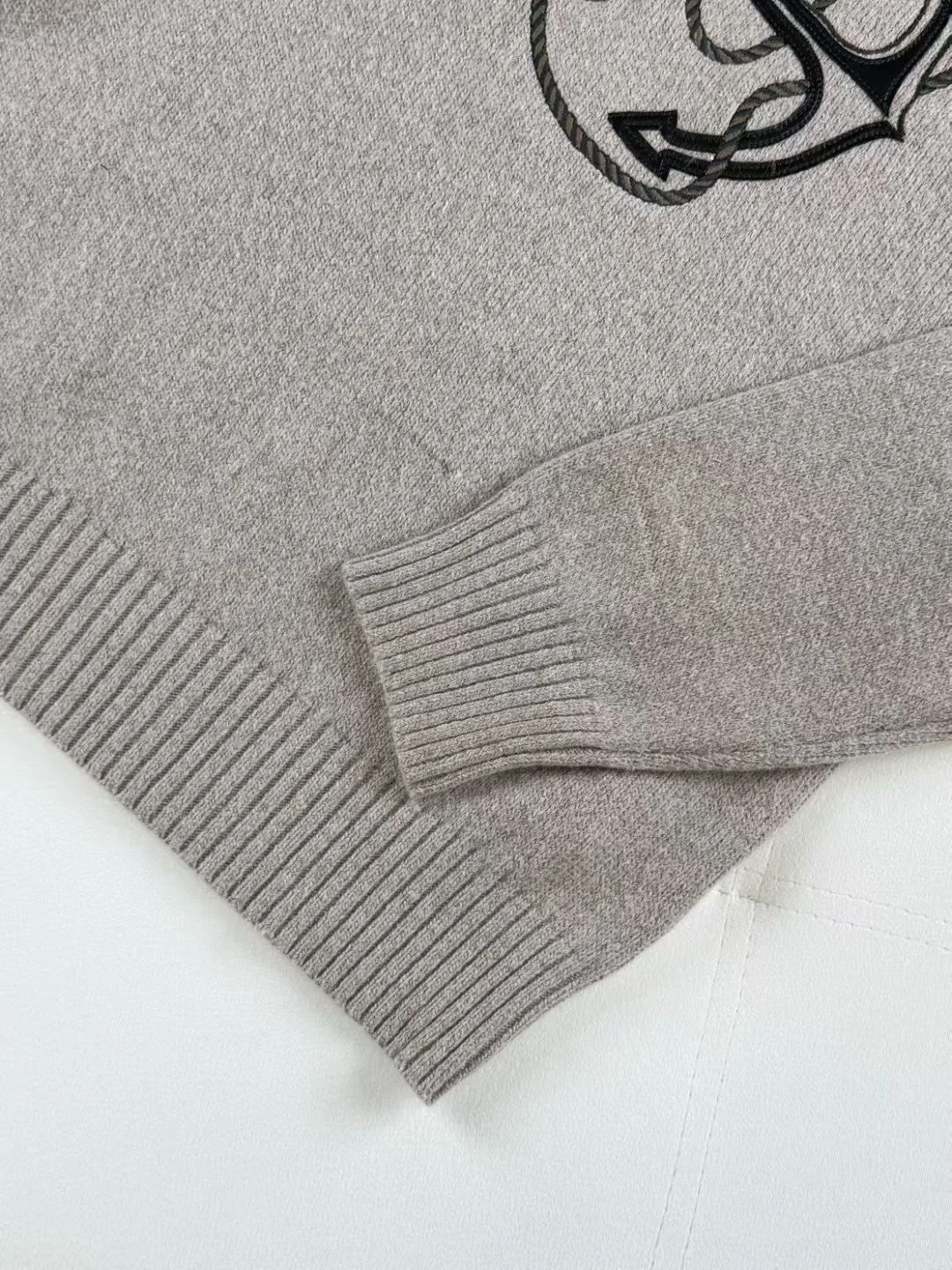 Hermès "Ancre en H" Crewneck Sweater (Grey) — ビュー 7
