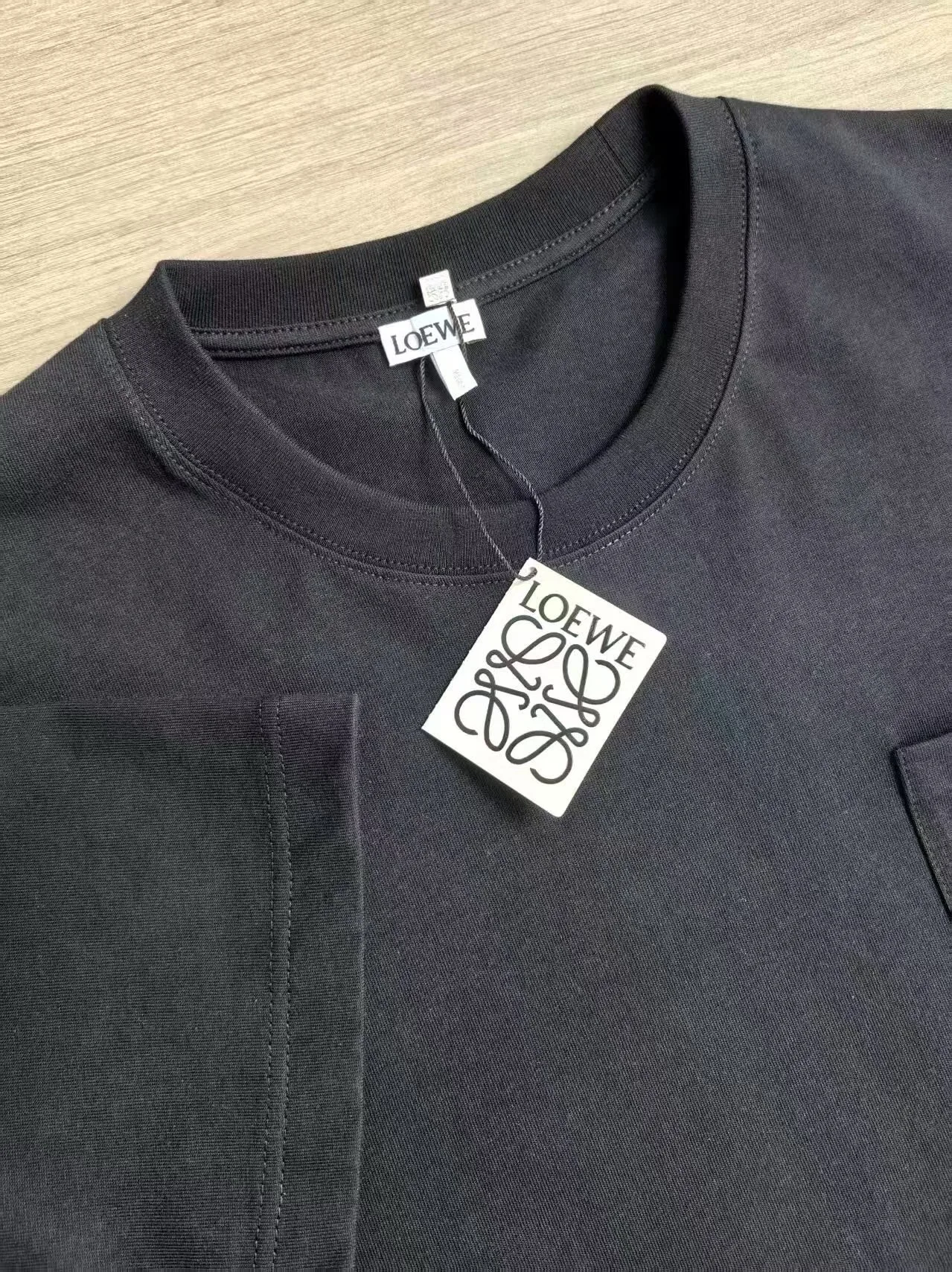 Loewe Relaxed Fit T-Shirt in Cotton (Black) — 보기 4
