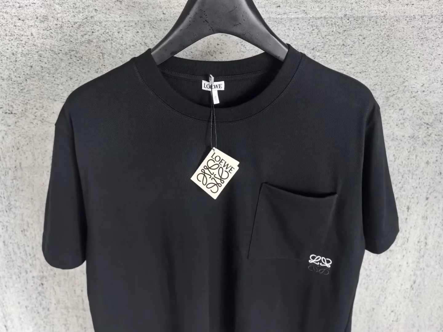 Loewe Relaxed Fit T-Shirt in Cotton (Black) — 보기 5