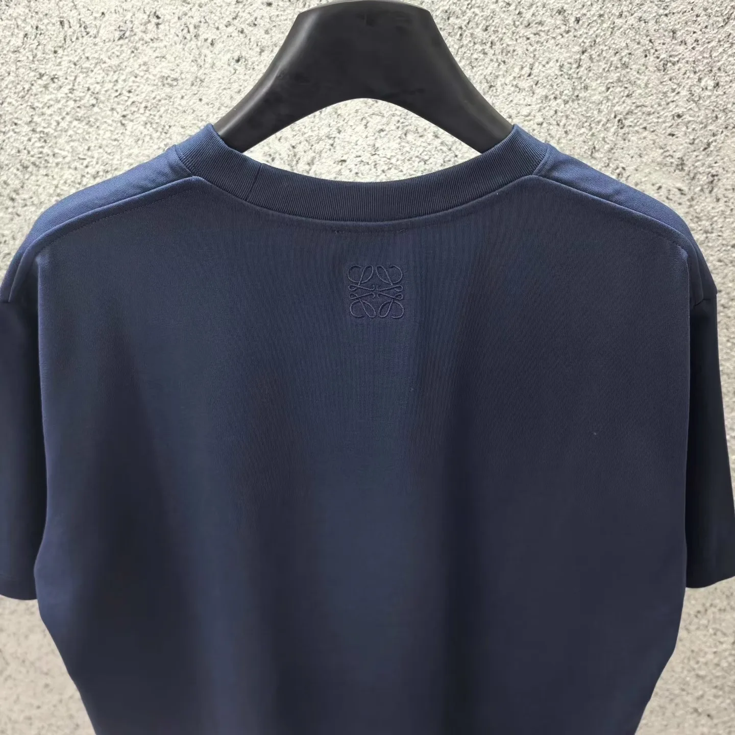 Loewe White Short Sleeve T-Shirt with Green Snake Graphic (Navy) — ビュー 4