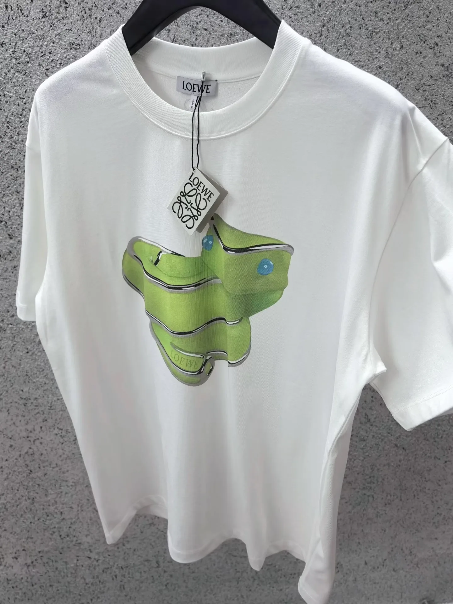 Loewe White Short Sleeve T-Shirt with Green Snake Graphic (White) — 보기 2