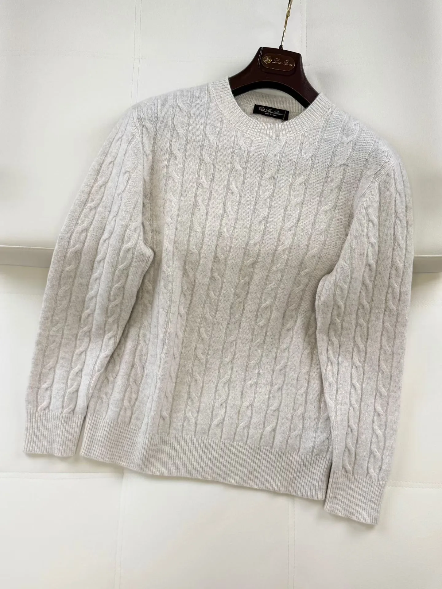 LP Cedar Cable-Knit Wool Sweater (Beige) — ビュー 2