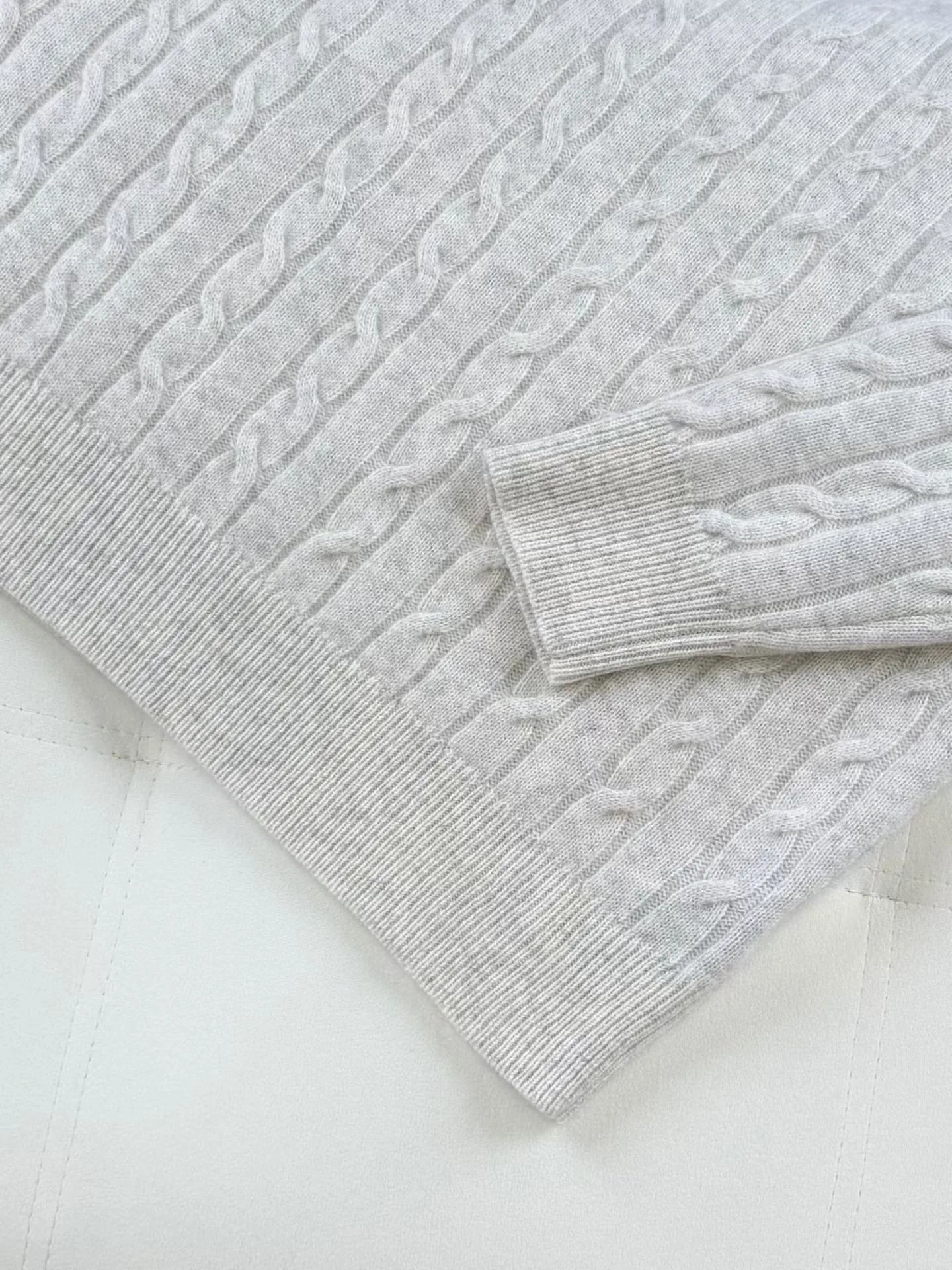 LP Cedar Cable-Knit Wool Sweater (Beige) — ビュー 6