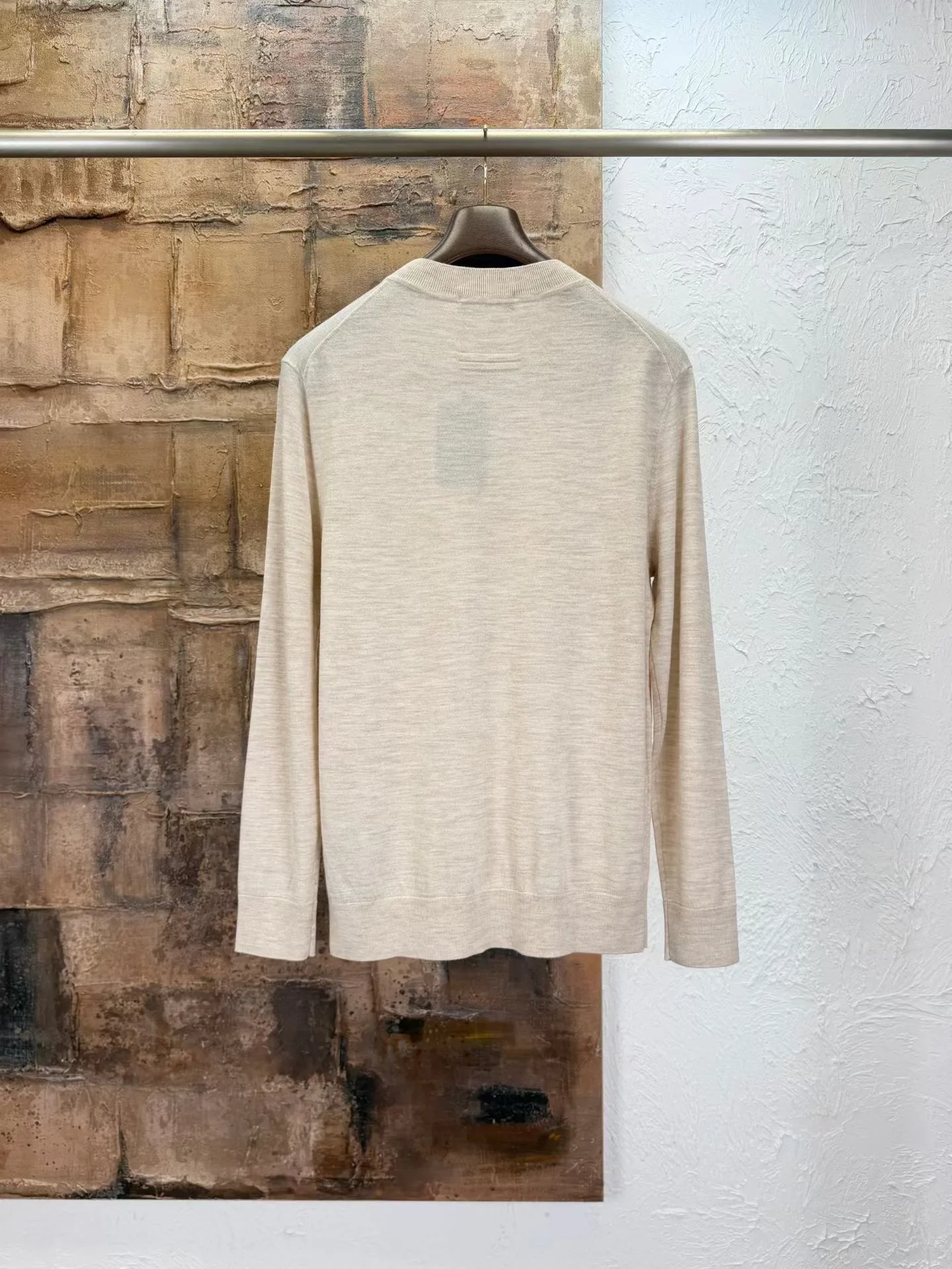 LP Crewneck Slim Fit Knit Sweater (Beige) — ビュー 2