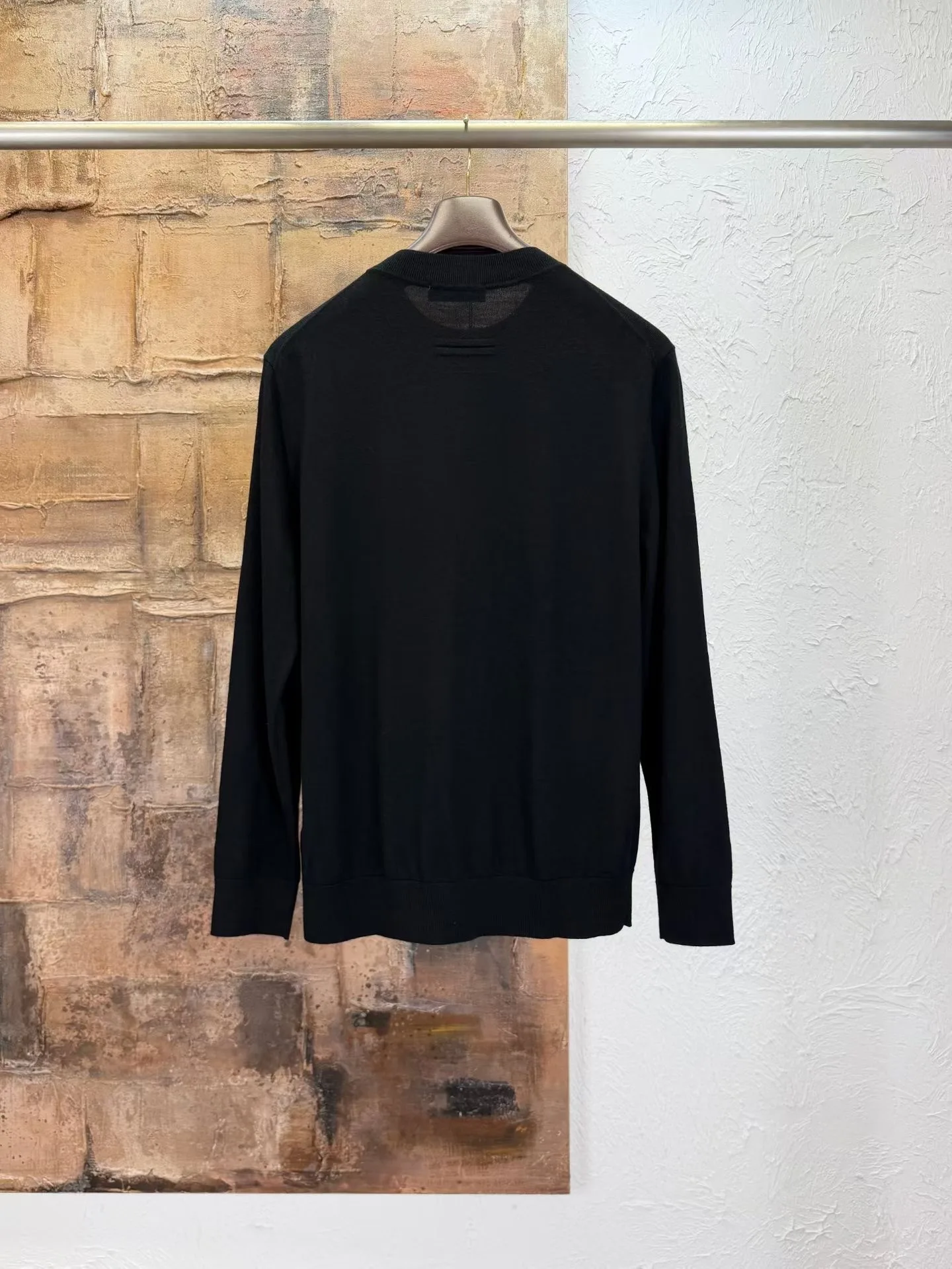 LP Crewneck Slim Fit Knit Sweater (Black) — 보기 2