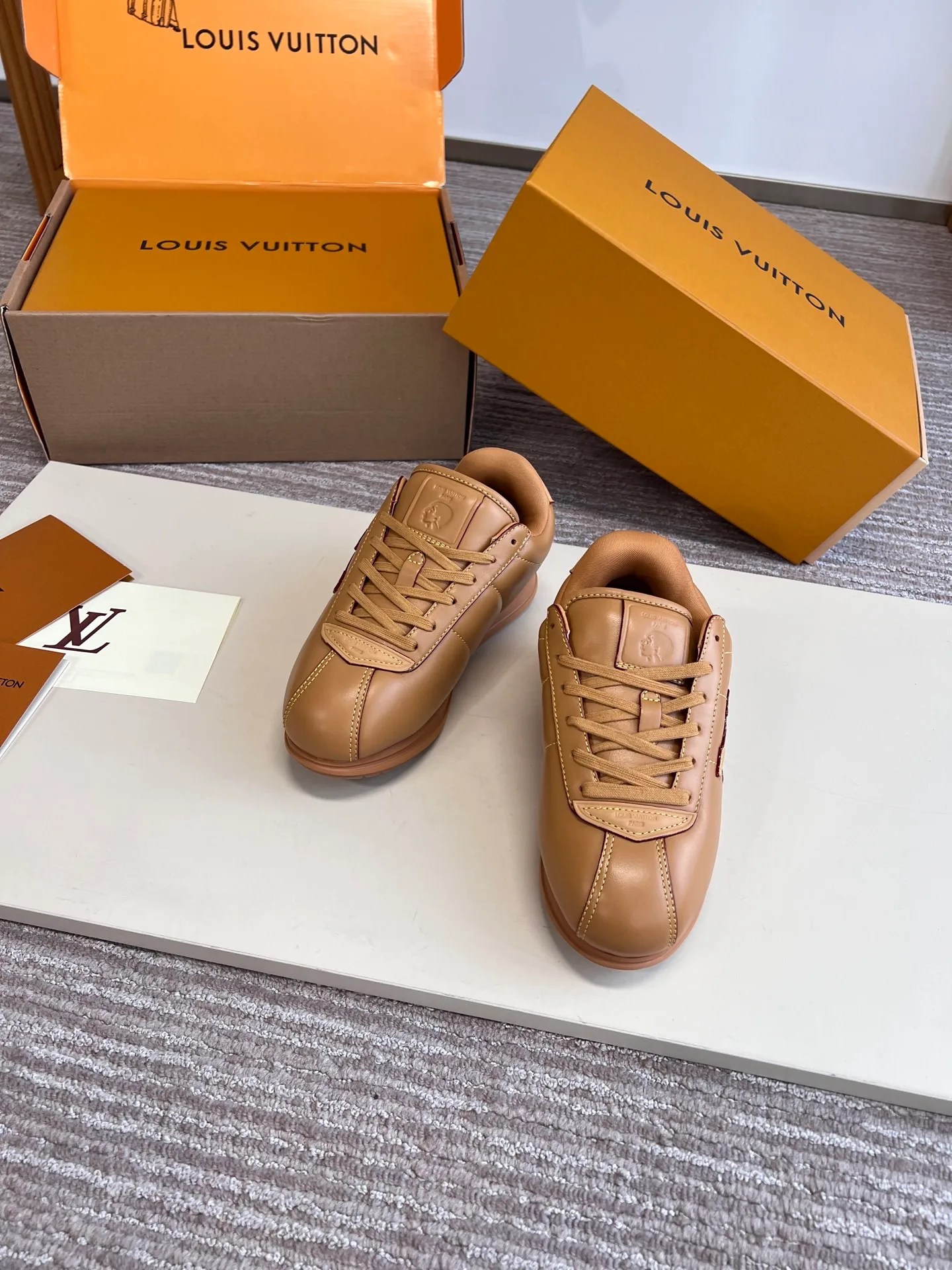 LV BUTTERSOFT Sneaker (Beige) — 보기 2