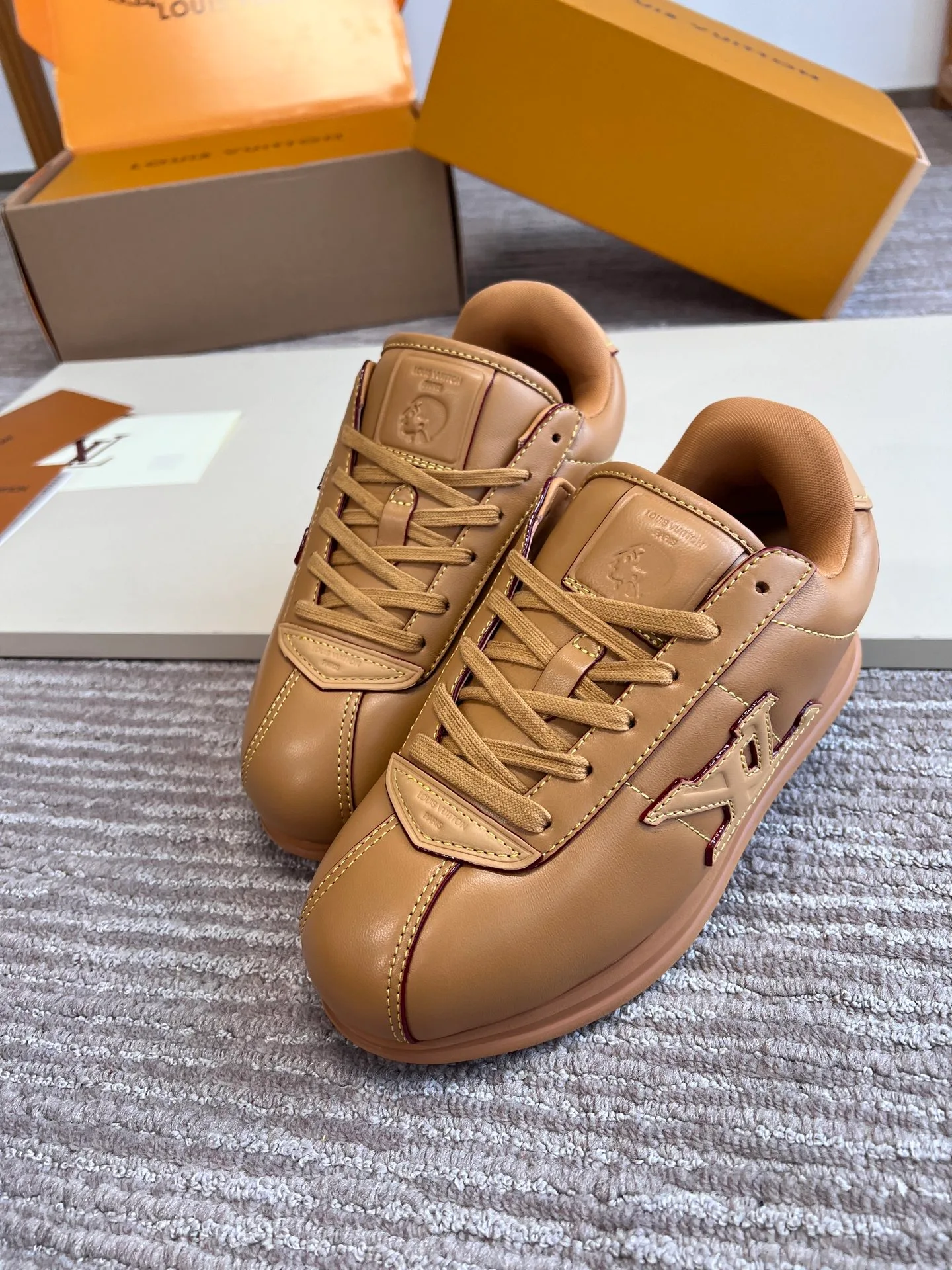 LV BUTTERSOFT Sneaker (Beige) — 보기 3