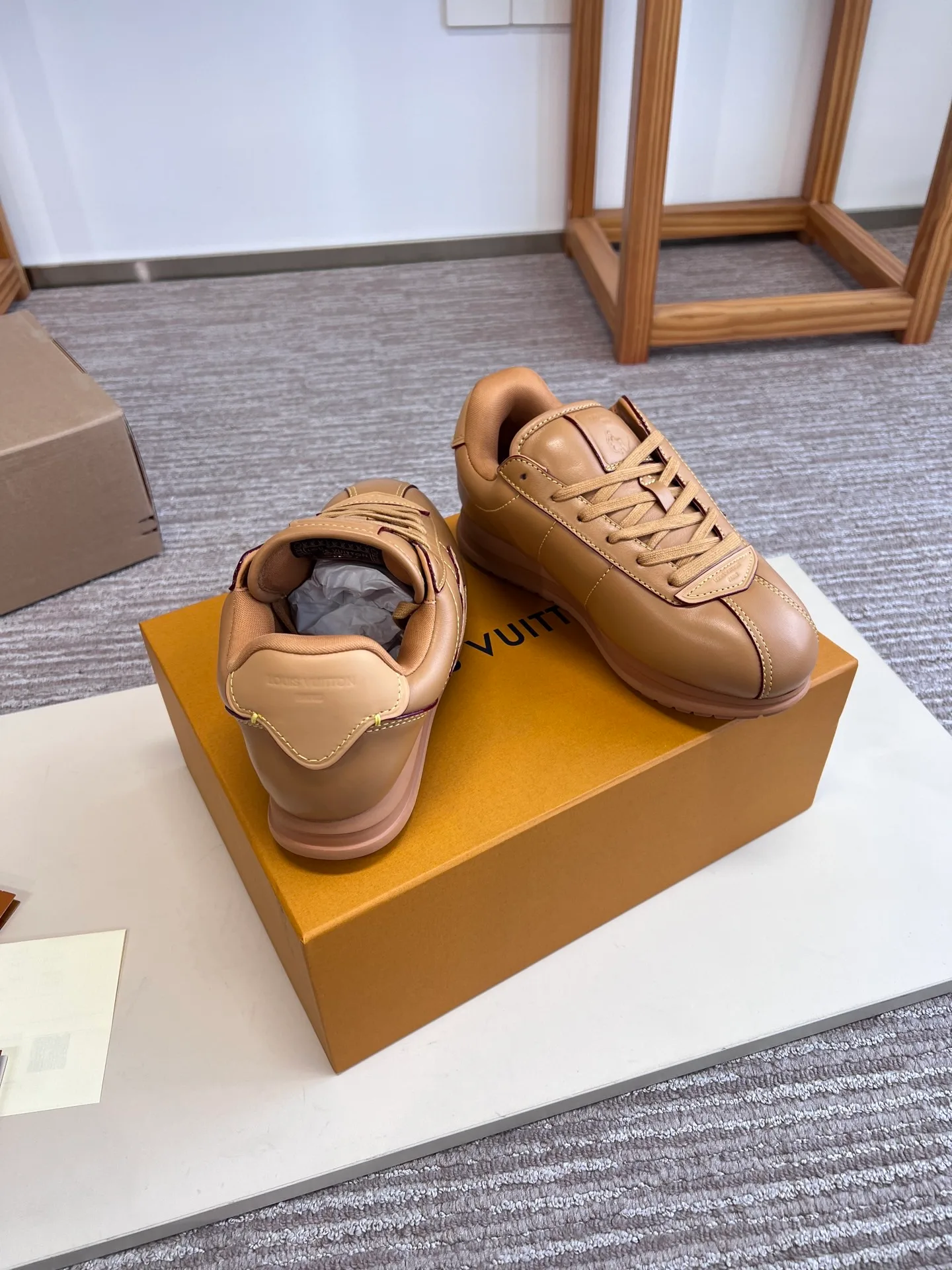 LV BUTTERSOFT Sneaker (Beige) — 보기 5