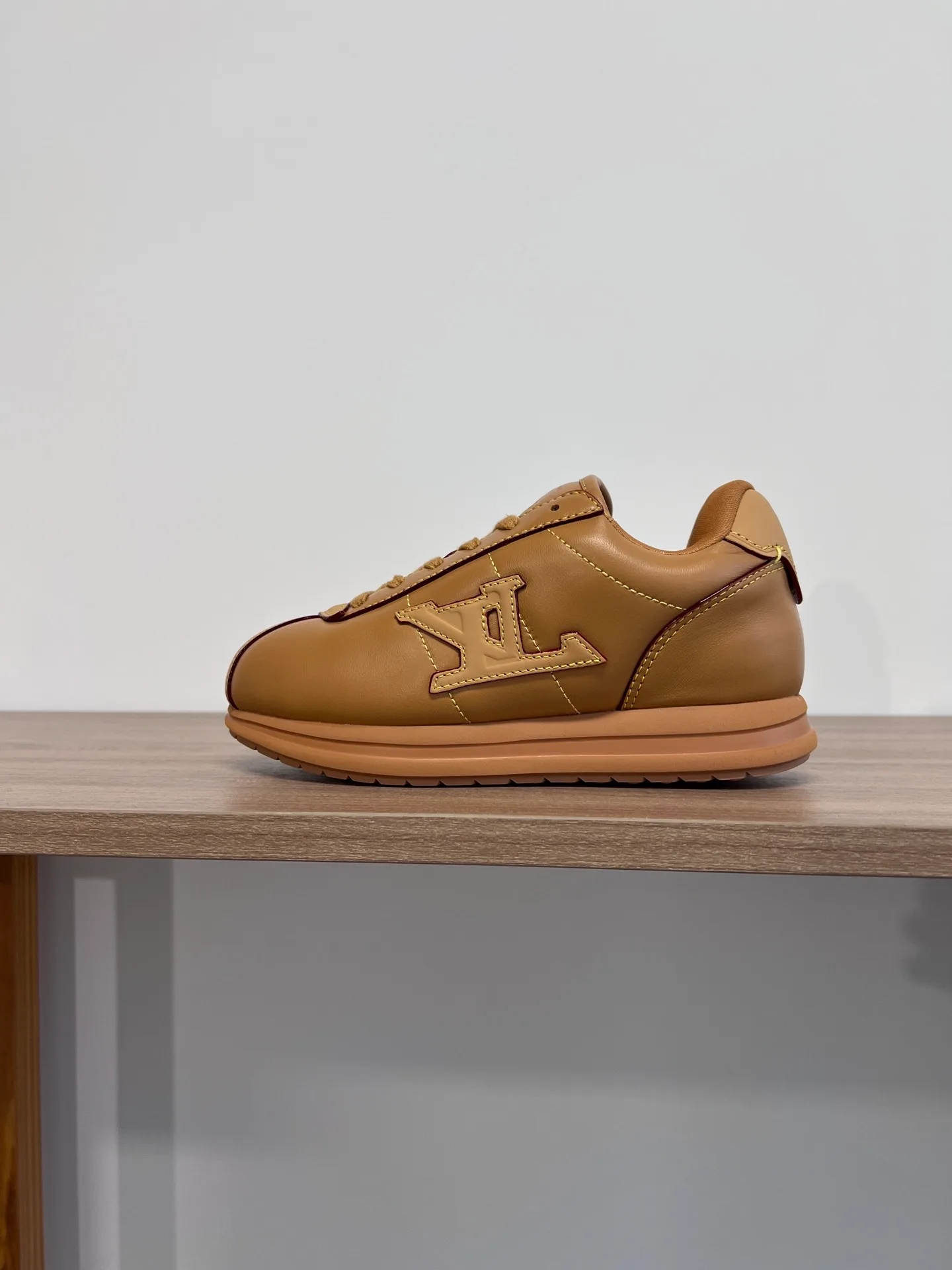 LV BUTTERSOFT Sneaker (Beige)