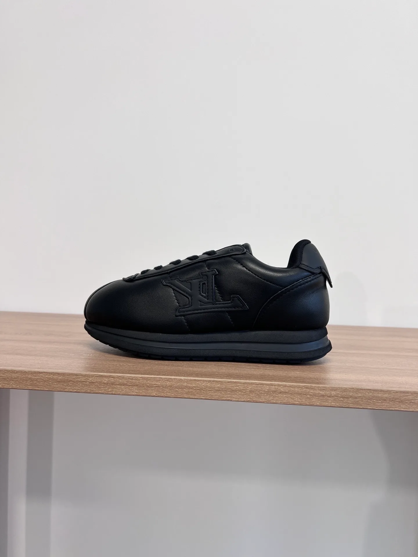 LV BUTTERSOFT Sneaker (Black)