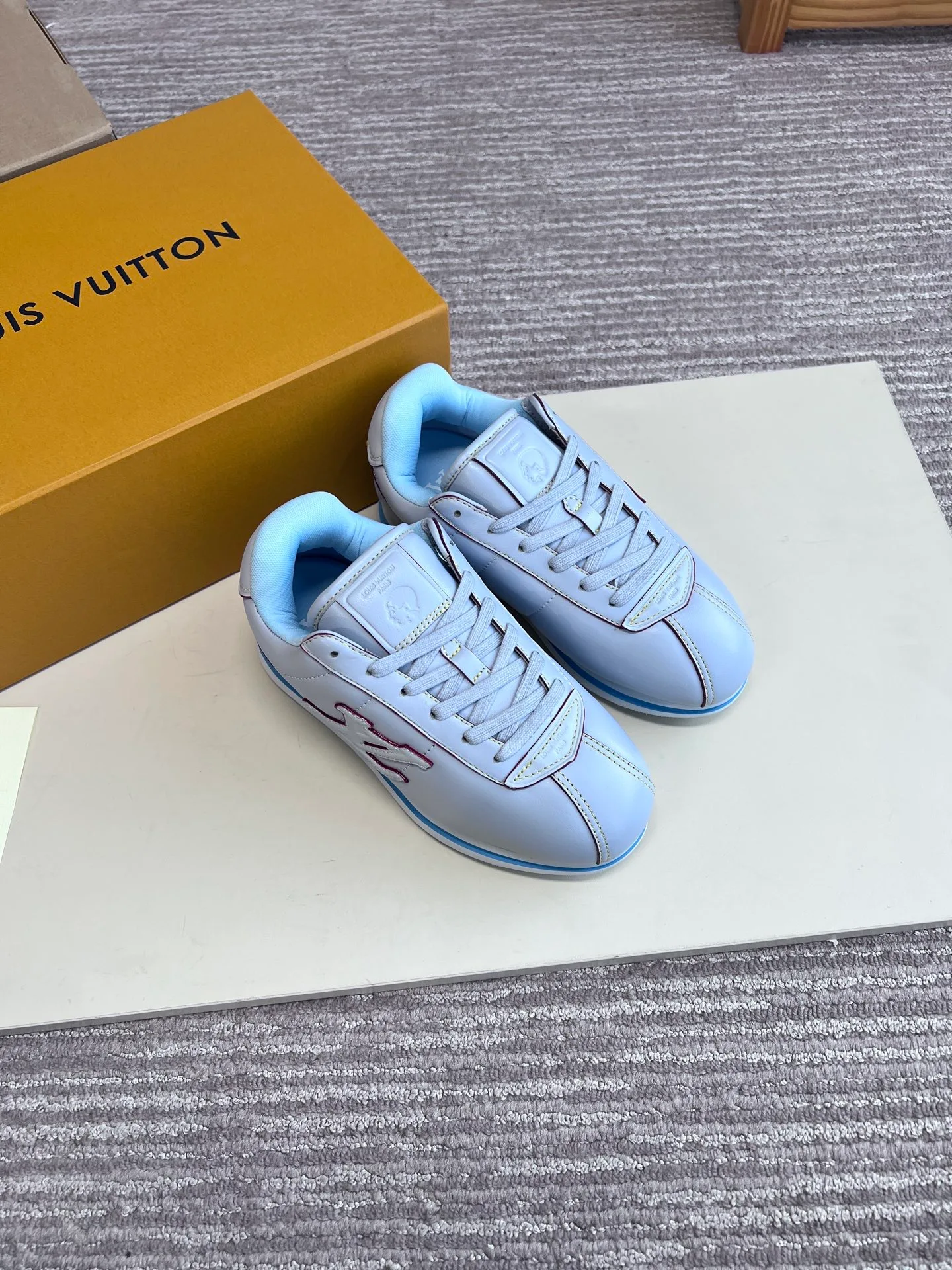 LV BUTTERSOFT Sneaker (Light Blue) — ビュー 5