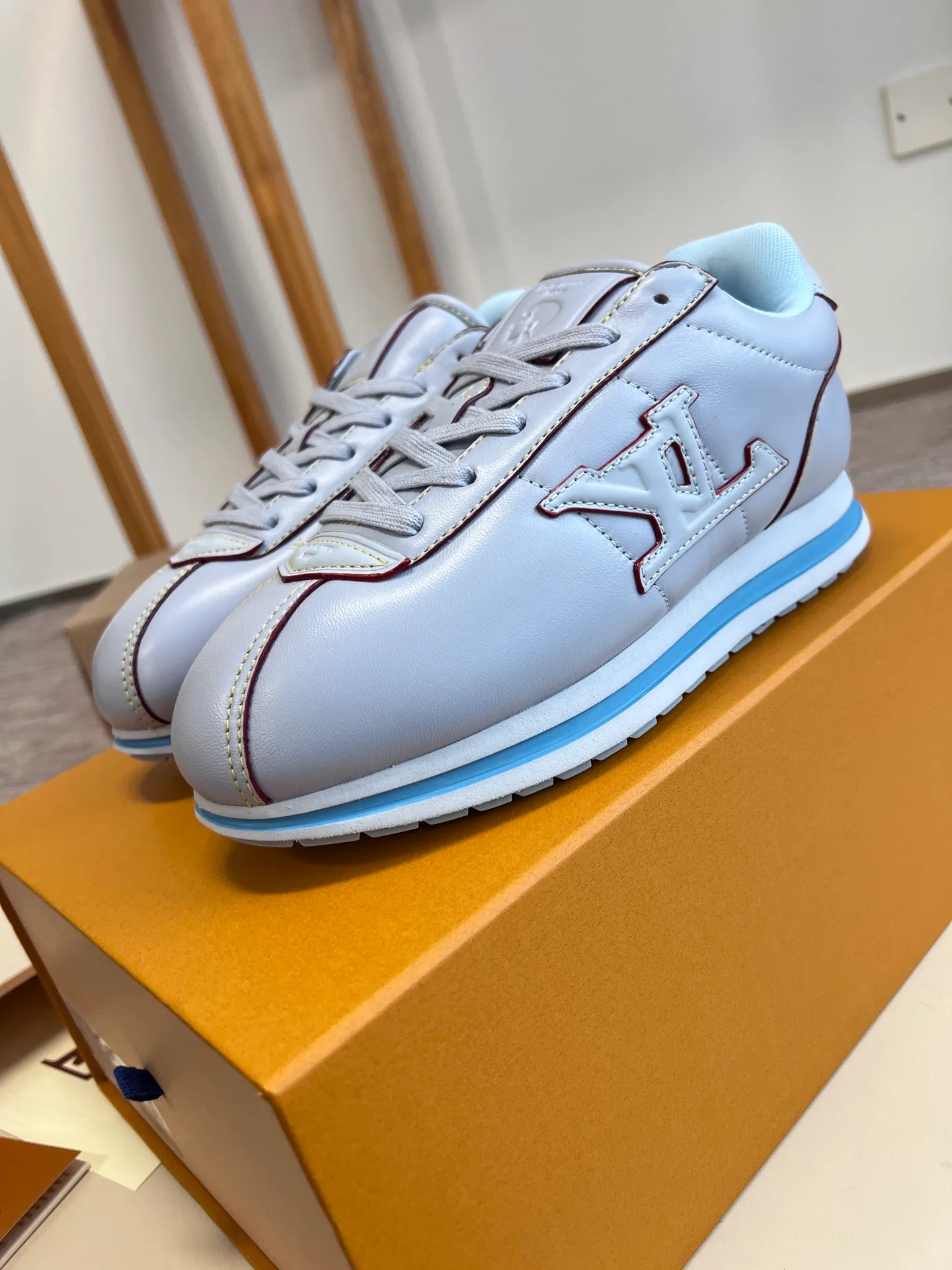LV BUTTERSOFT Sneaker (Light Blue) — ビュー 6