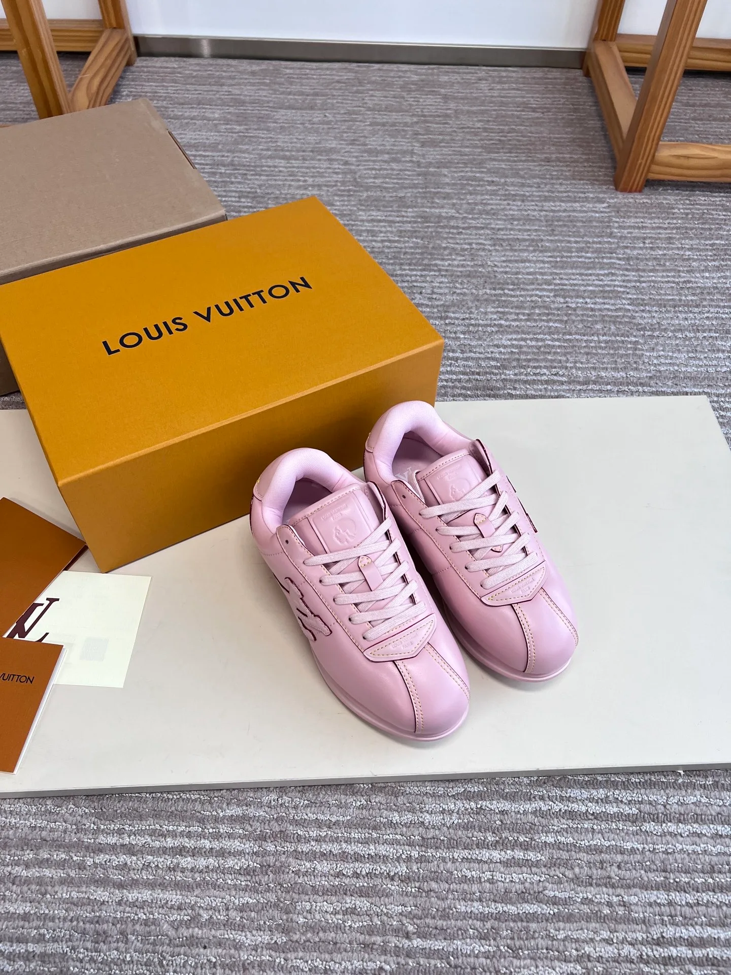 LV BUTTERSOFT Sneaker (Rose) — 보기 5