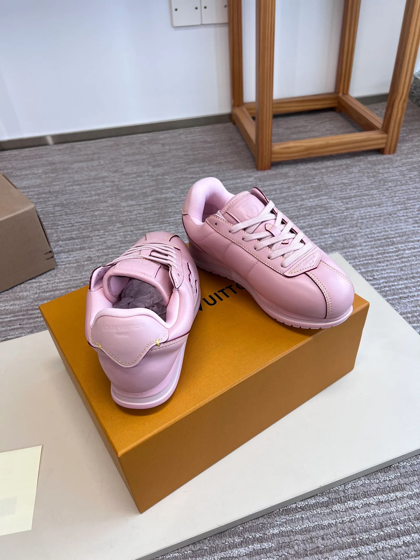 LV BUTTERSOFT Sneaker (Rose) — 보기 6