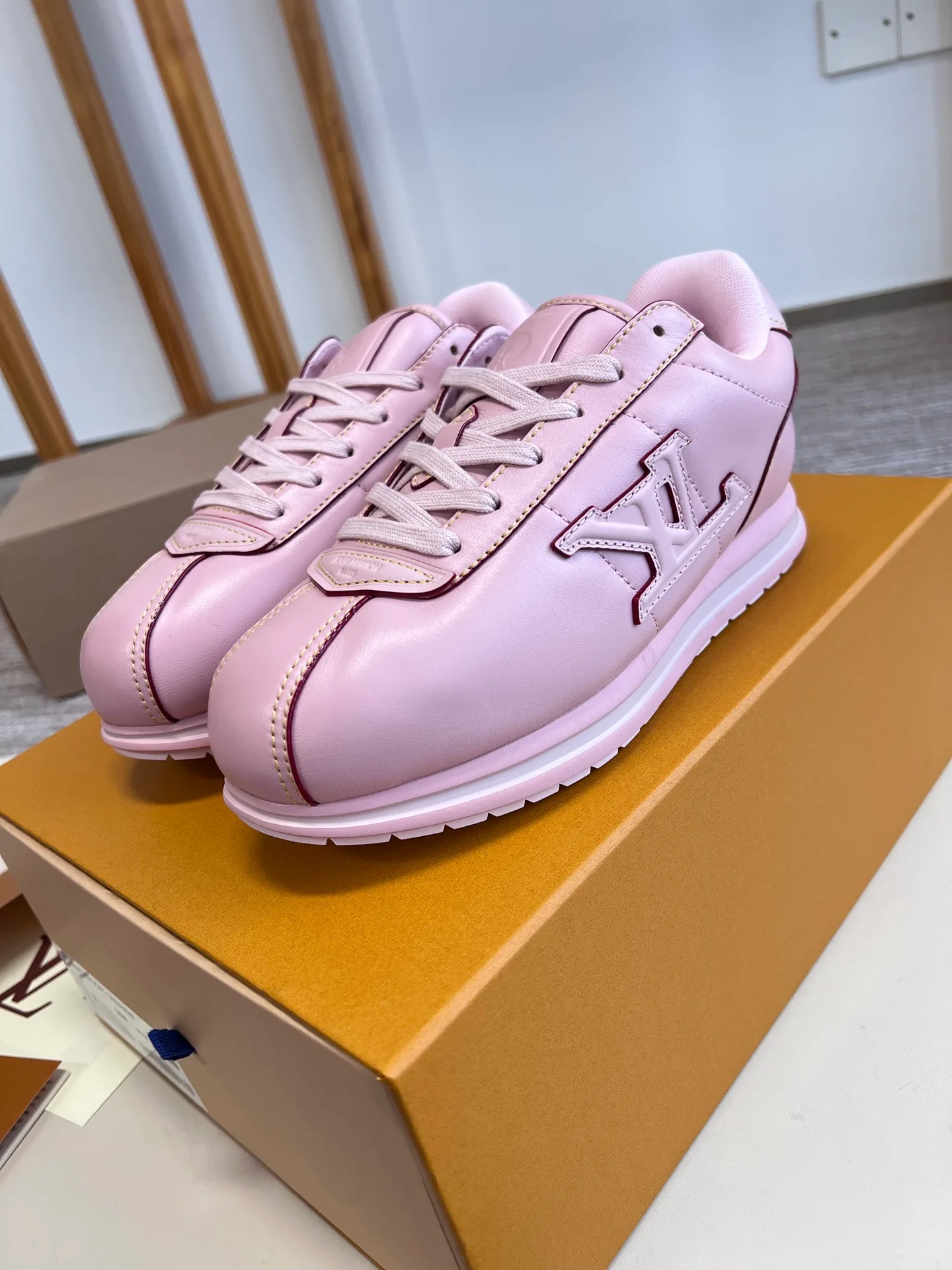 LV BUTTERSOFT Sneaker (Rose) — 보기 7